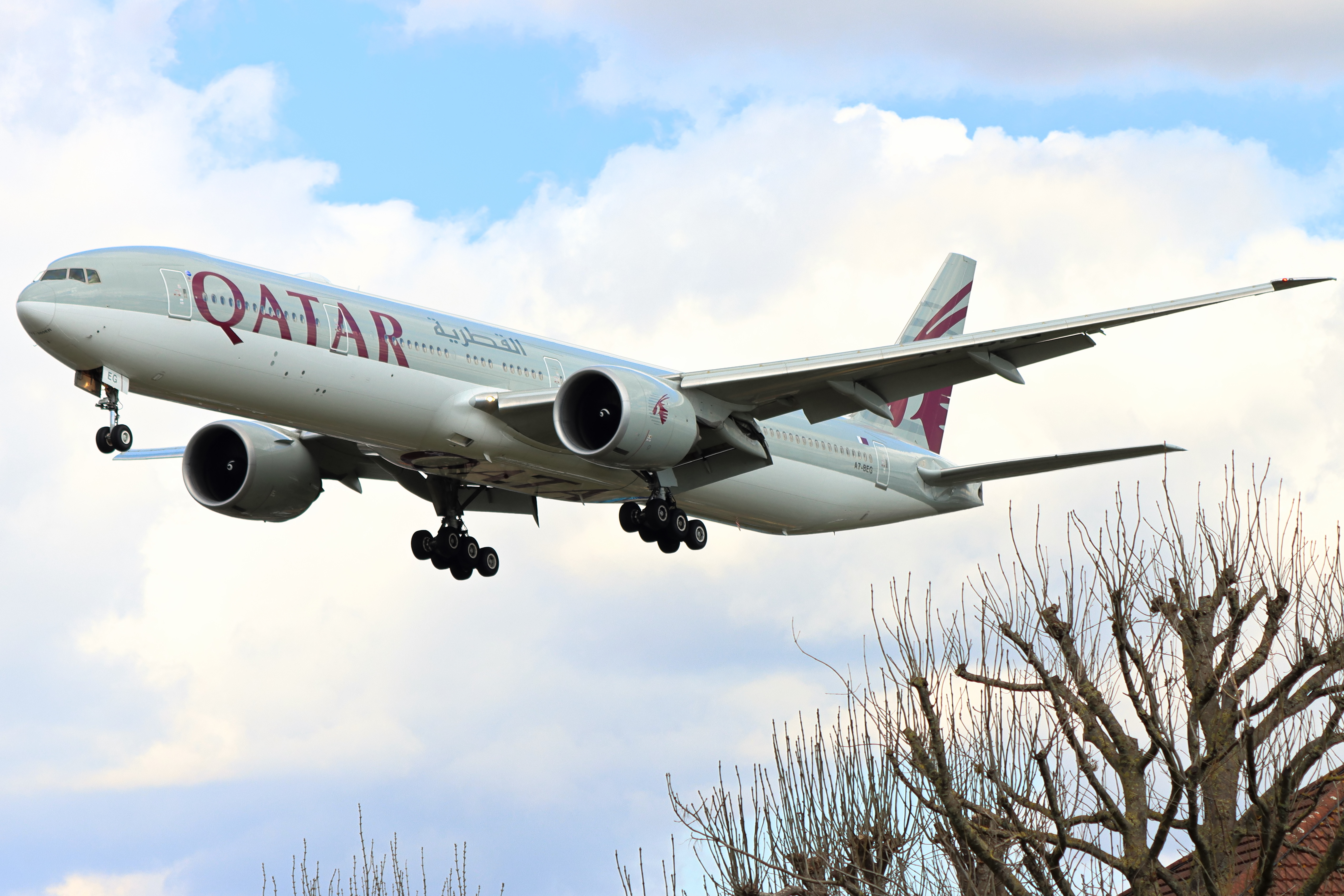 Full size: Qatar Airways Boeing 777-300ER A7-BEG at London Heathrow International Airport