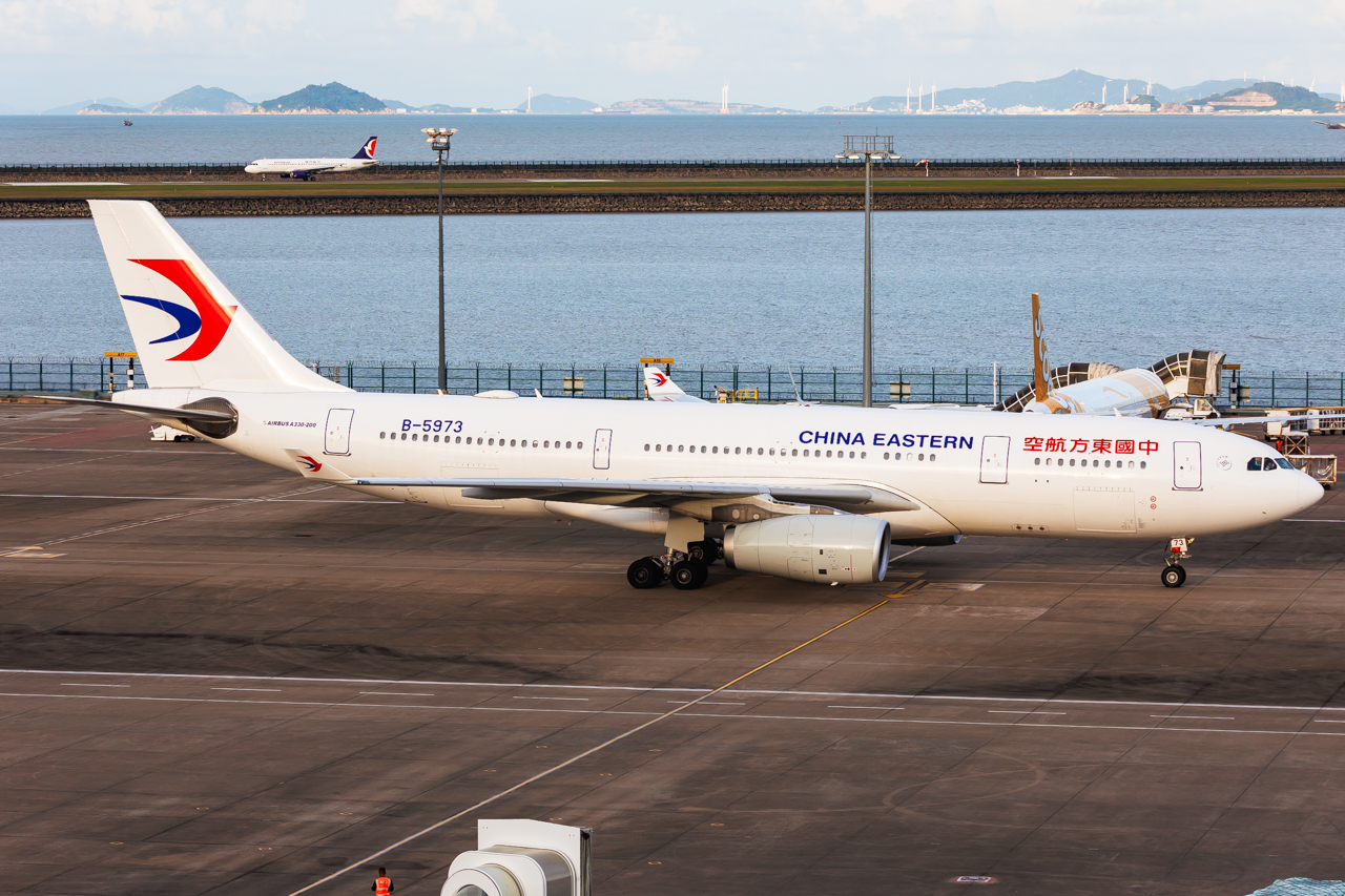 Full size: China Eastern Airlines Airbus A330-200 B-5973 at Macau International Airport