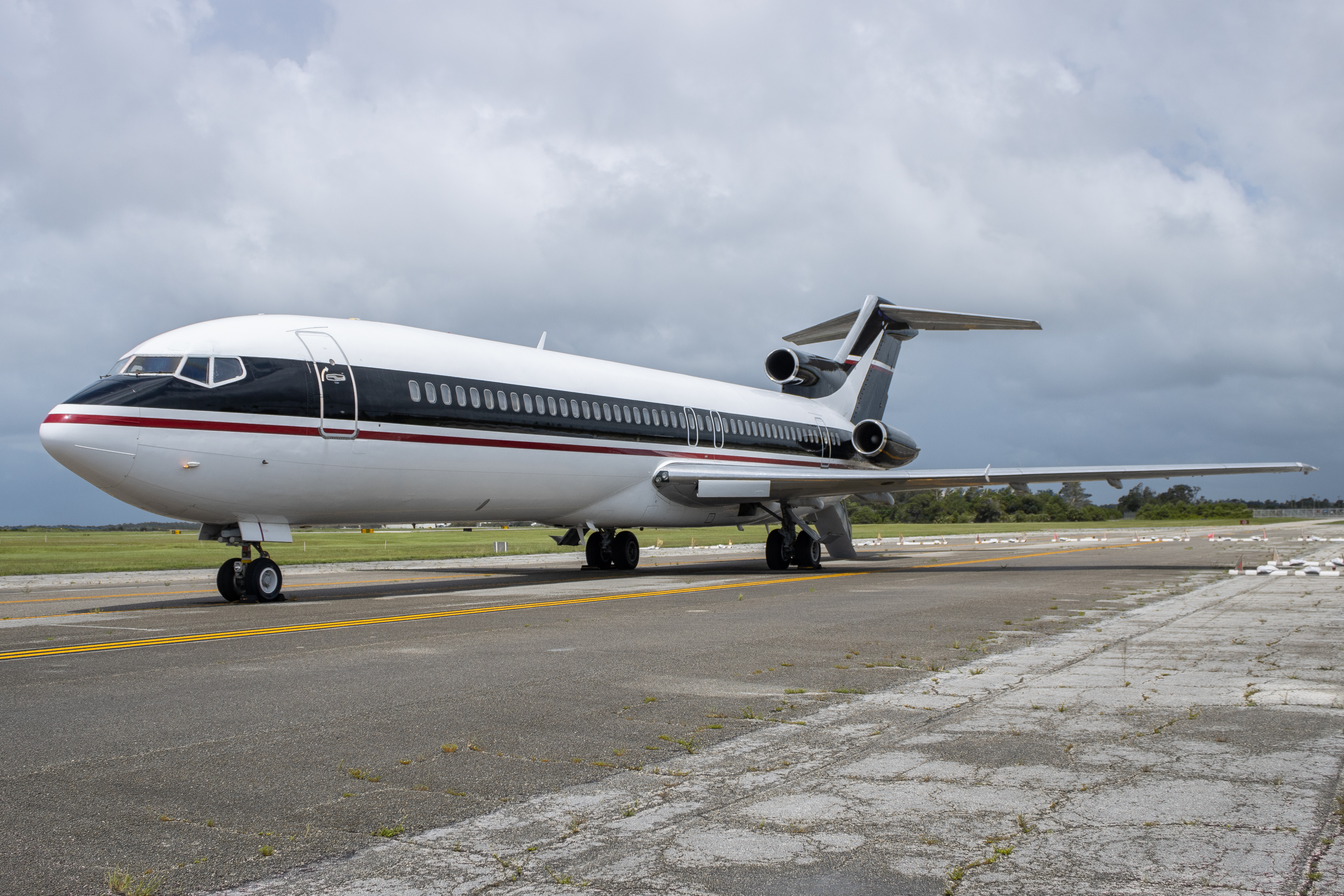 Full size: PRIVATE Boeing 727-200 N438BN at Melbourne International Airport
