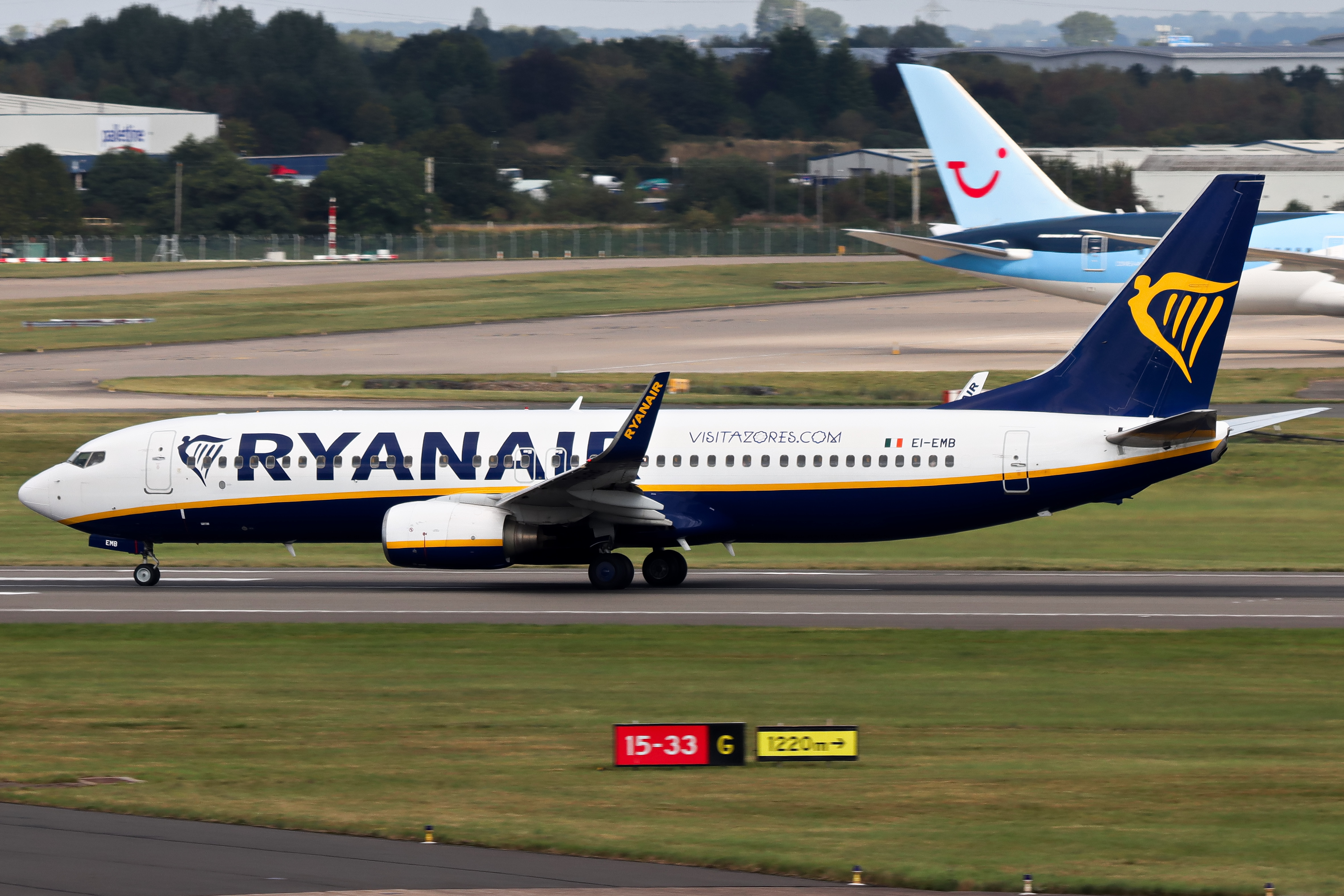 Full size: RyanAir Boeing 737-800 EI-EMB at Birmingham Airport