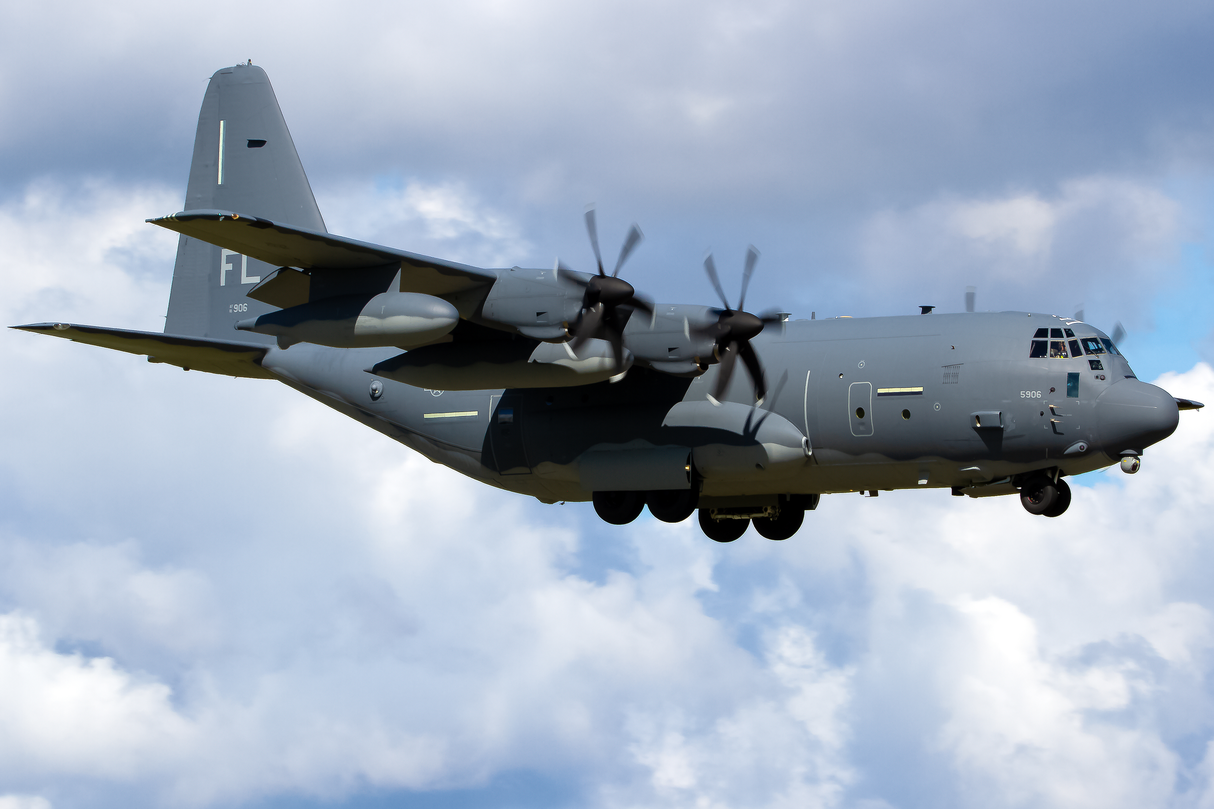 Full size: USAF - United States Air Force Lockheed Martin HC-130J Combat King II 18-5906 at Orlando Sanford International Airport