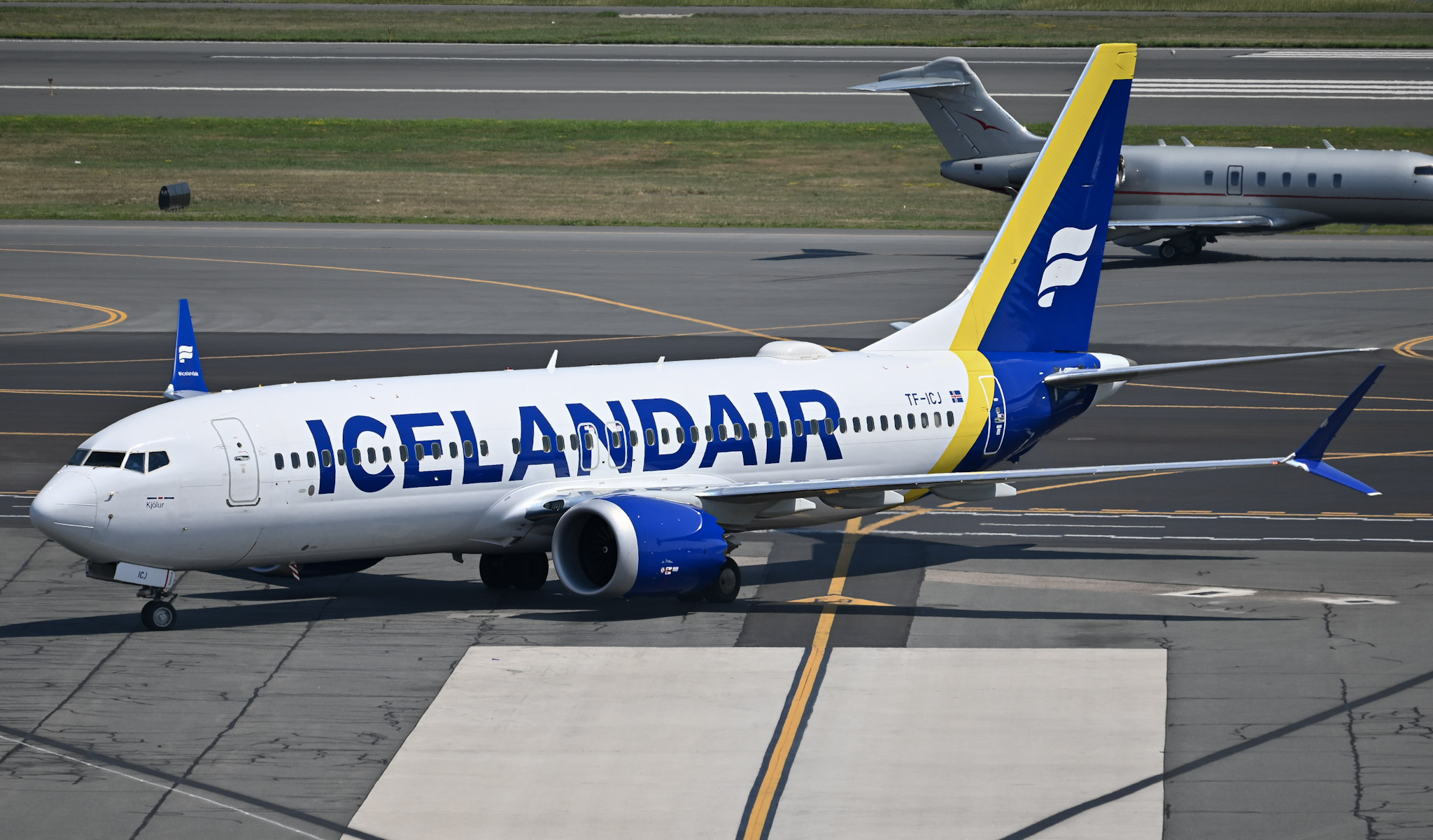 Full size: Icelandair Boeing 737 MAX 8 TF-ICJ at General Edward Lawrence Logan International Airport