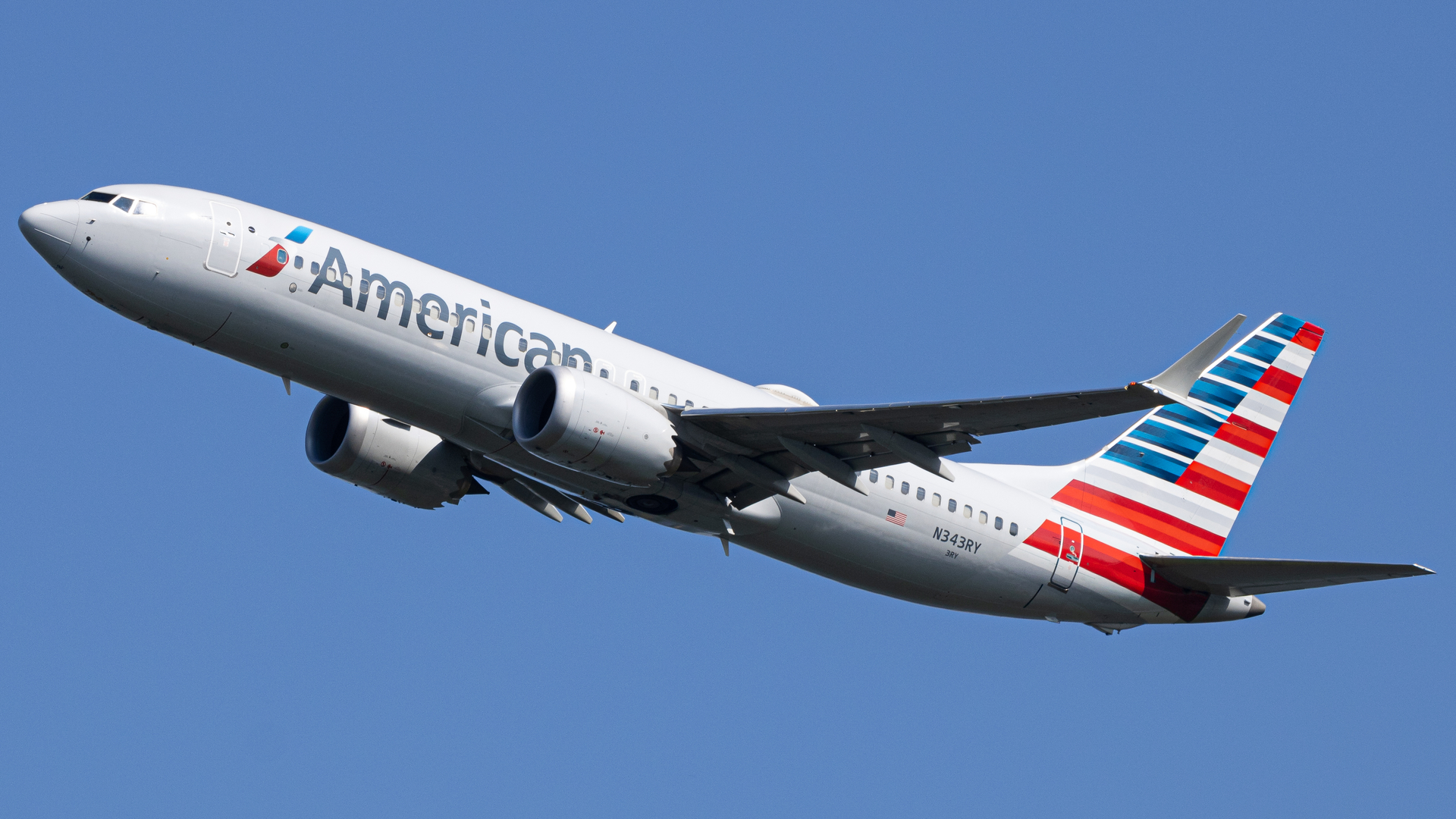 Full size: American Airlines Boeing 737 MAX 8 N343RY at Ronald Reagan National Airport