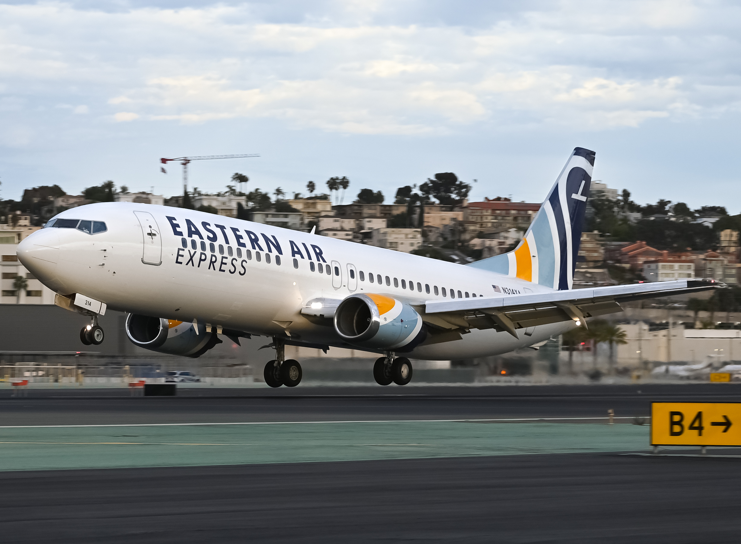 Full size: Eastern Airlines Boeing 737-400 N314XA at San Diego International Airport
