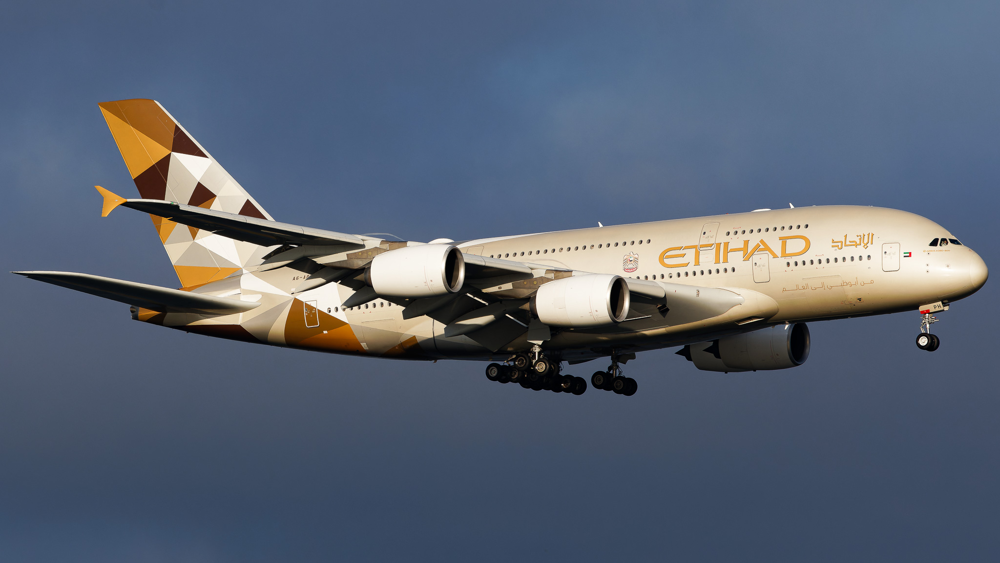 Full size: Etihad Airways Airbus A380-800 A6-APH at John F. Kennedy International Airport