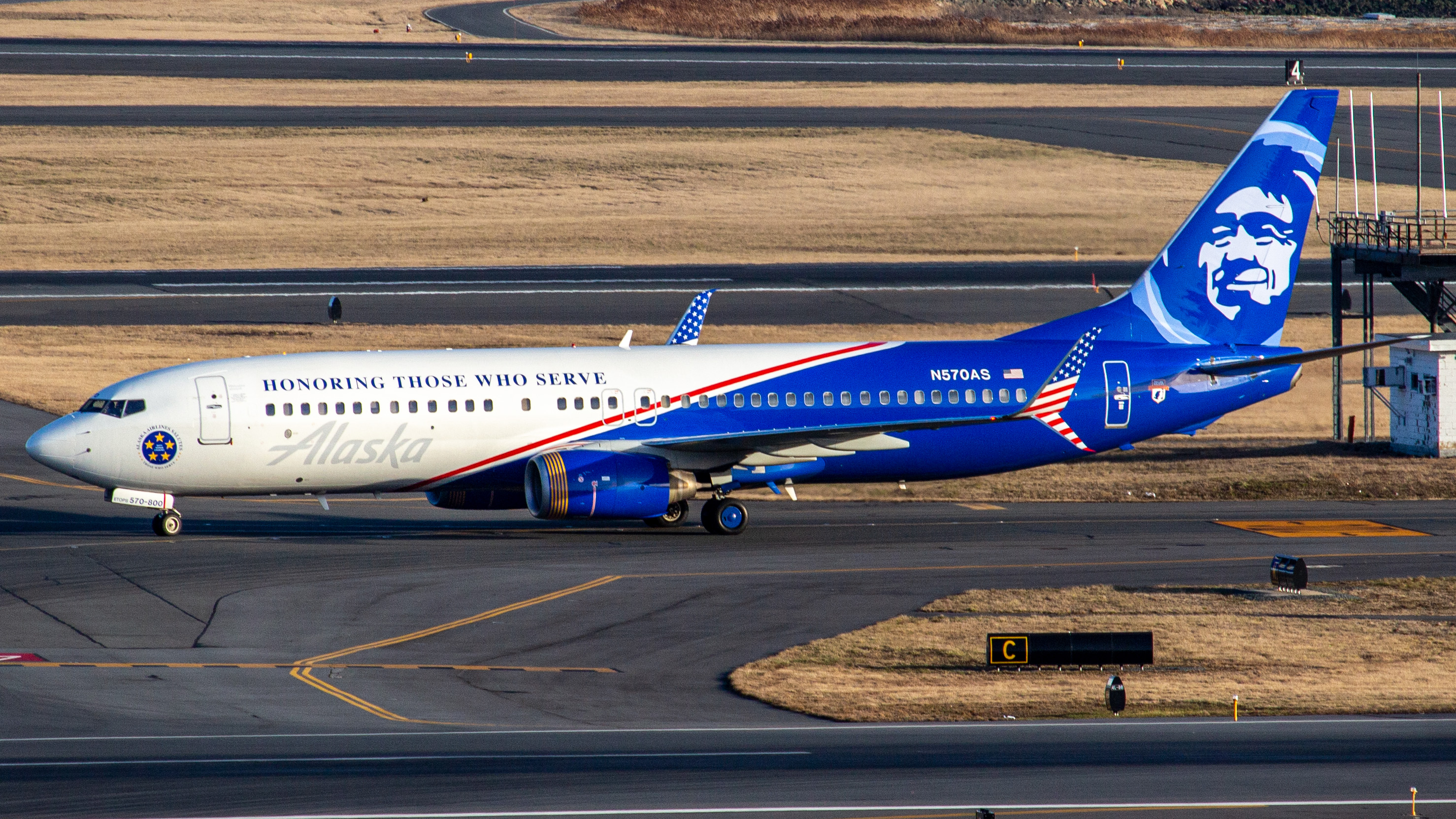 Full size: Alaska Airlines Boeing 737-800 N570AS at General Edward Lawrence Logan International Airport