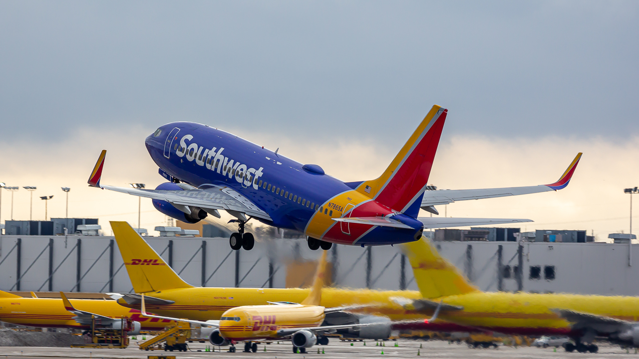 Full size: Southwest Airlines Boeing 737-700 N7865A at Cincinnati/Northern Kentucky International Airport