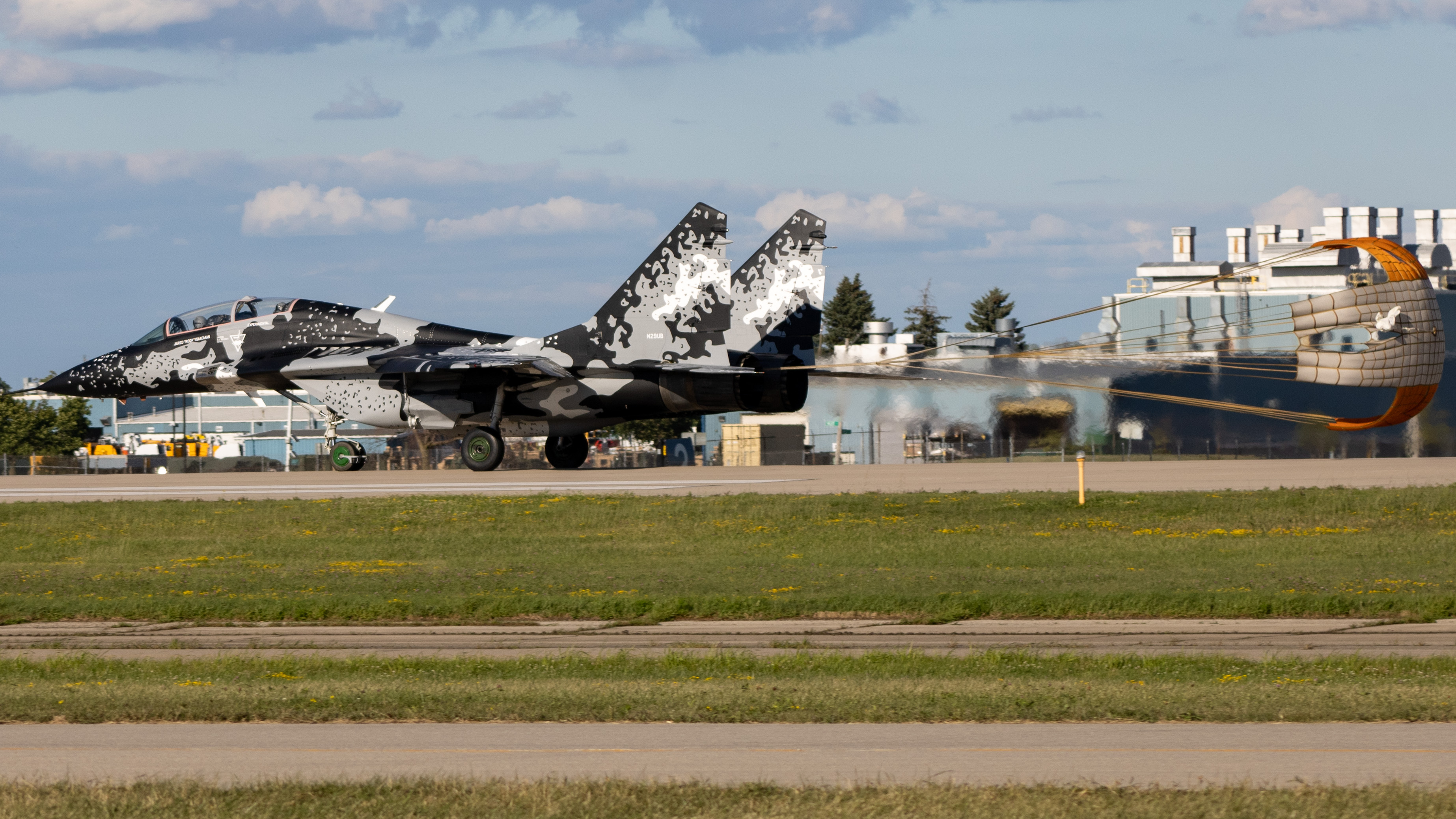 Full size: PRIVATE Mikoyan-Gurevich MiG-29 N29UB at Wittman Regional Airport