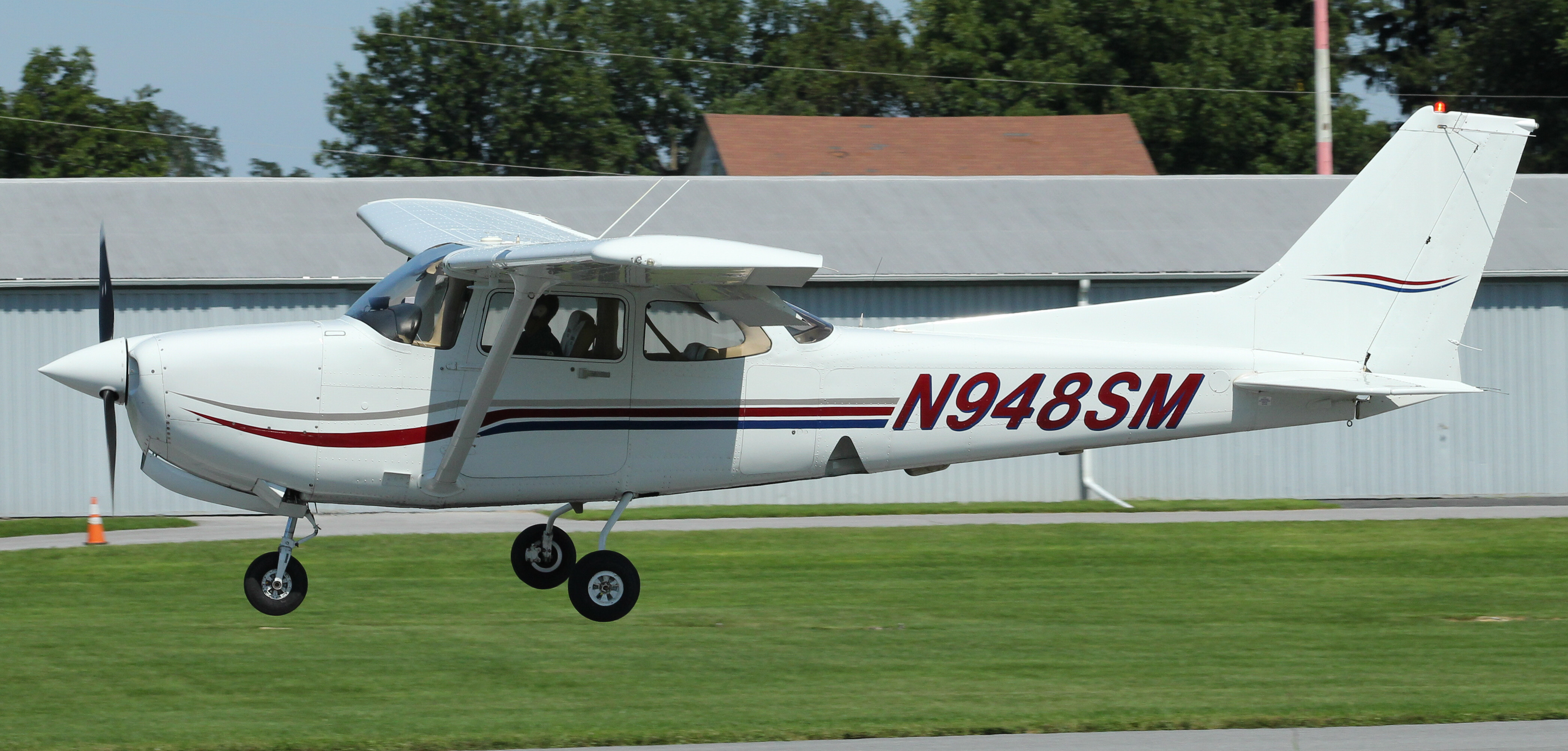Full size: PRIVATE Cessna 172RG Cutlass  N948SM at Carlisle Airport