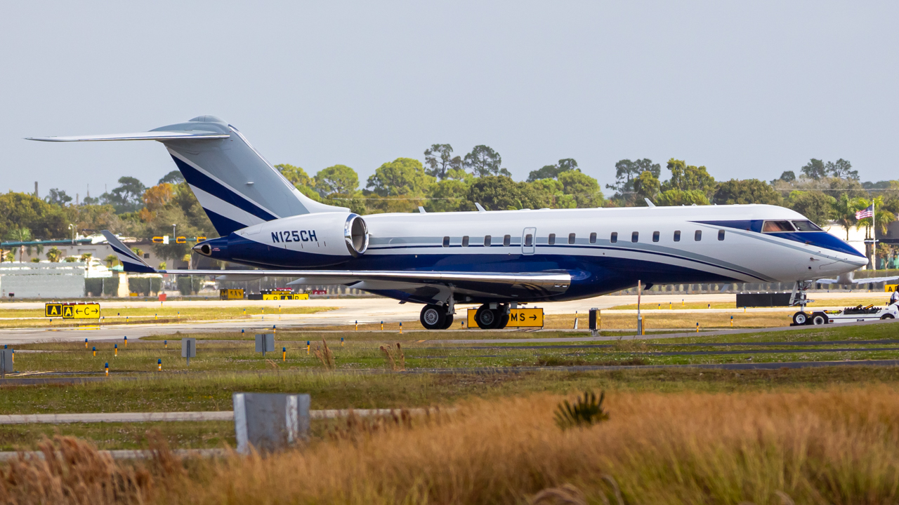 Full size: PRIVATE Bombardier Global 5000 N125CH at Naples Municipal Airport