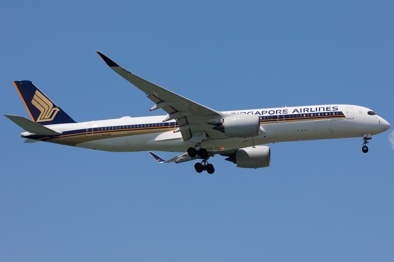 Full size: Singapore Airlines Airbus A350-900 9V-SJC at Singapore-Changi Airport