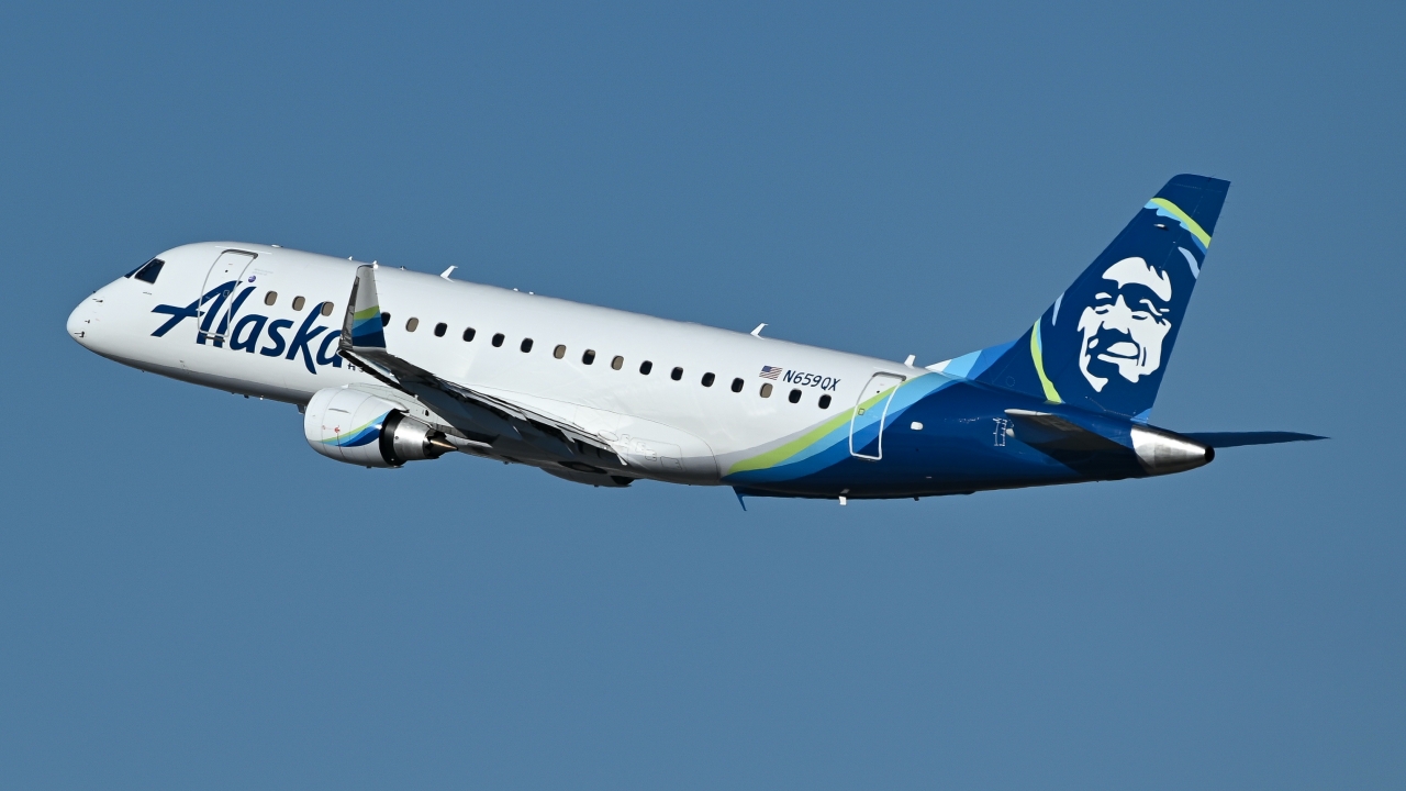 Full size: Alaska Airlines Embraer E175 N659QX at Reno/Tahoe International Airport