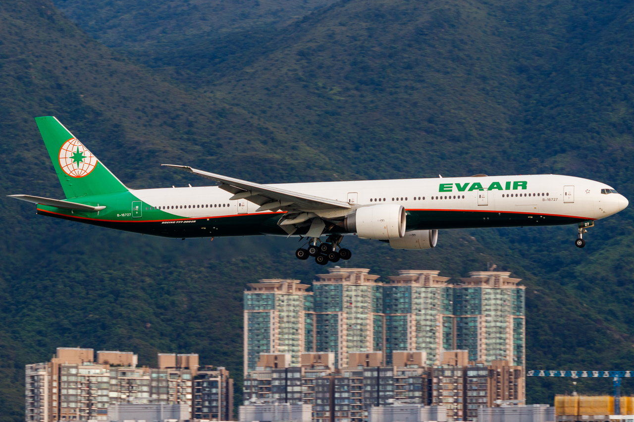 Full size: EVA Air Boeing 777-300ER B-16727 at Hong Kong International Airport