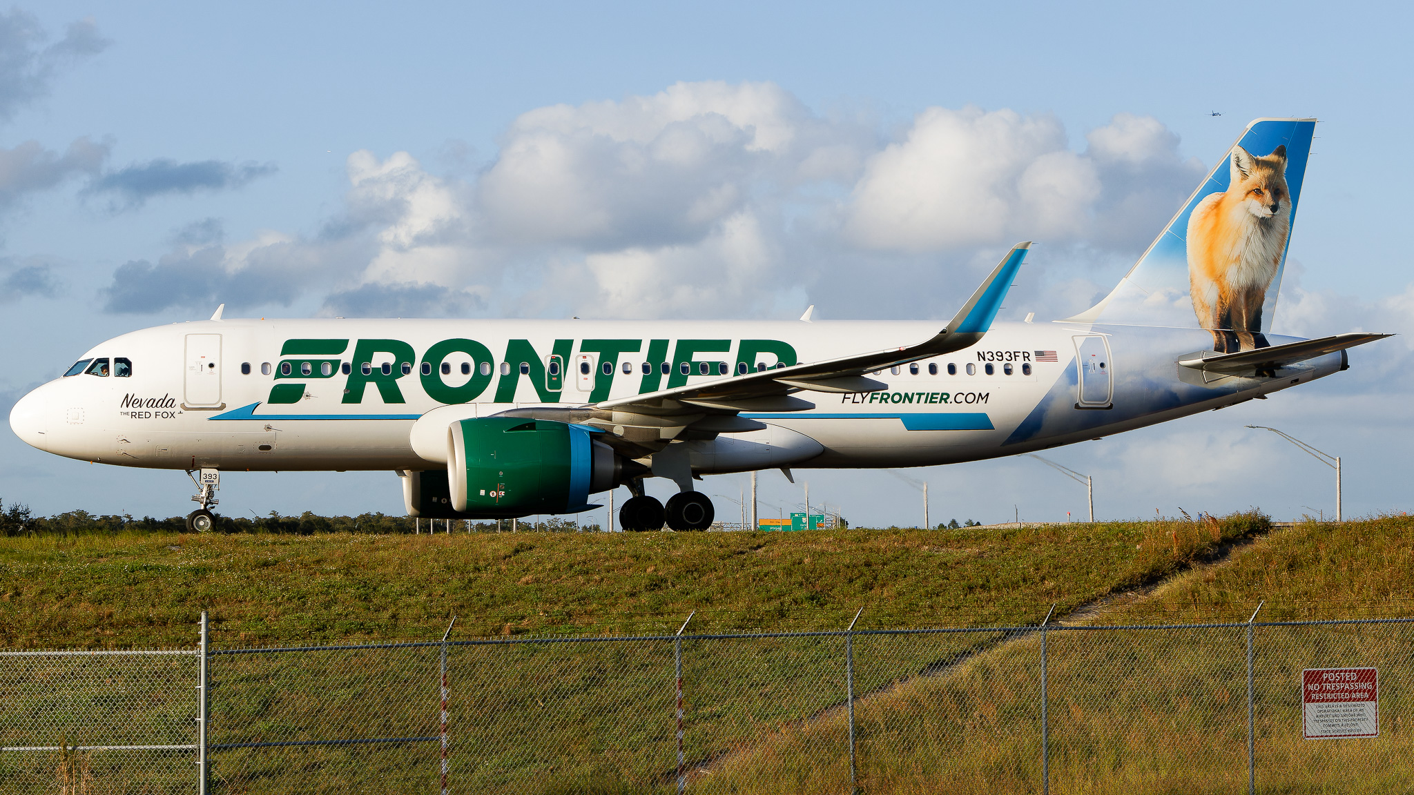 Full size: Frontier Airlines Airbus A320NEO N393FR at Orlando International Airport