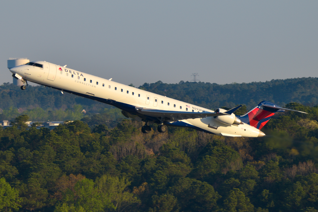 Full size: Delta Connection Mitsubishi CRJ-900 N292PQ at Raleigh-Durham International Airport