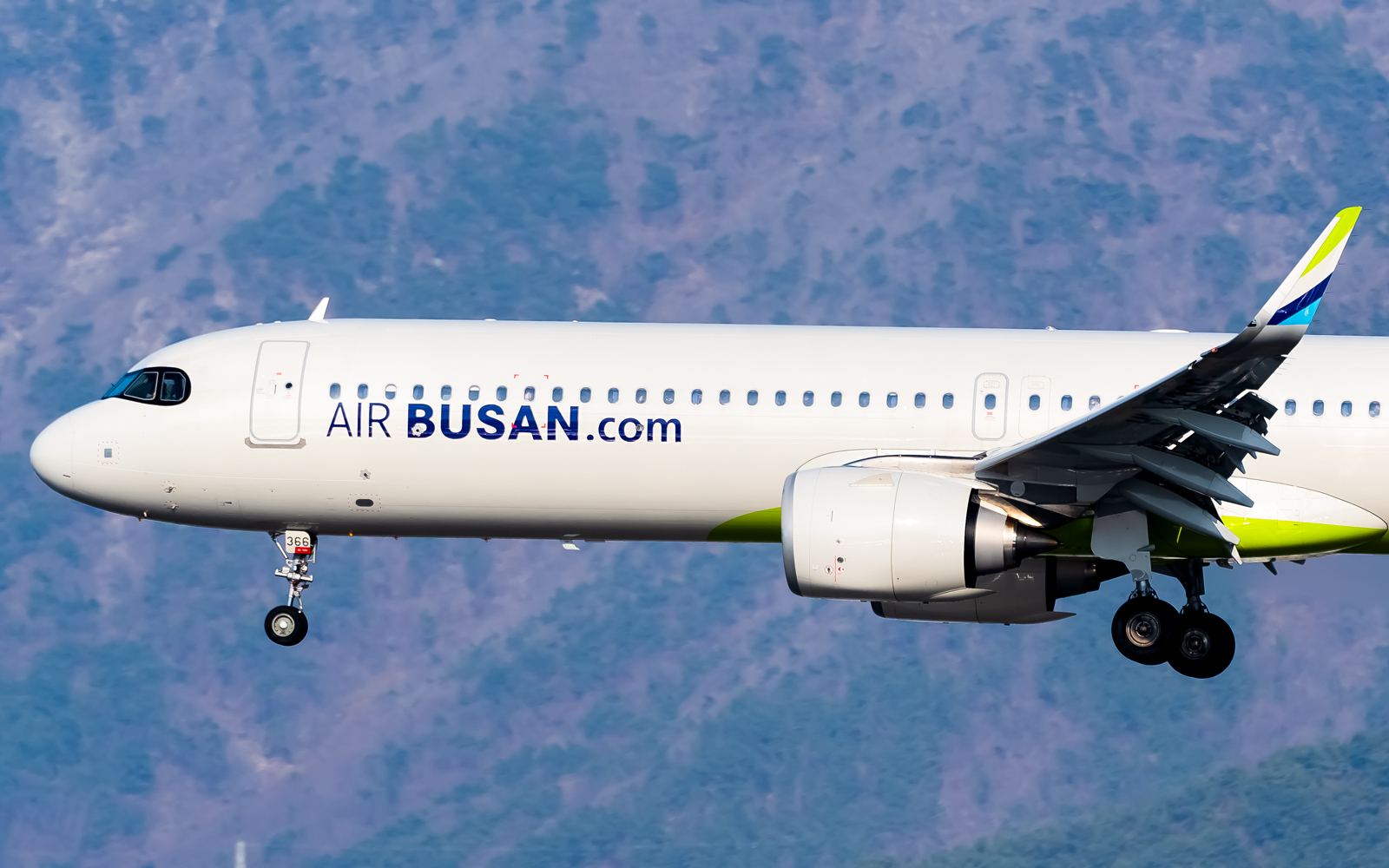 Full size: Air Busan Airbus A321NEO HL8366 at Gimhae International Airport