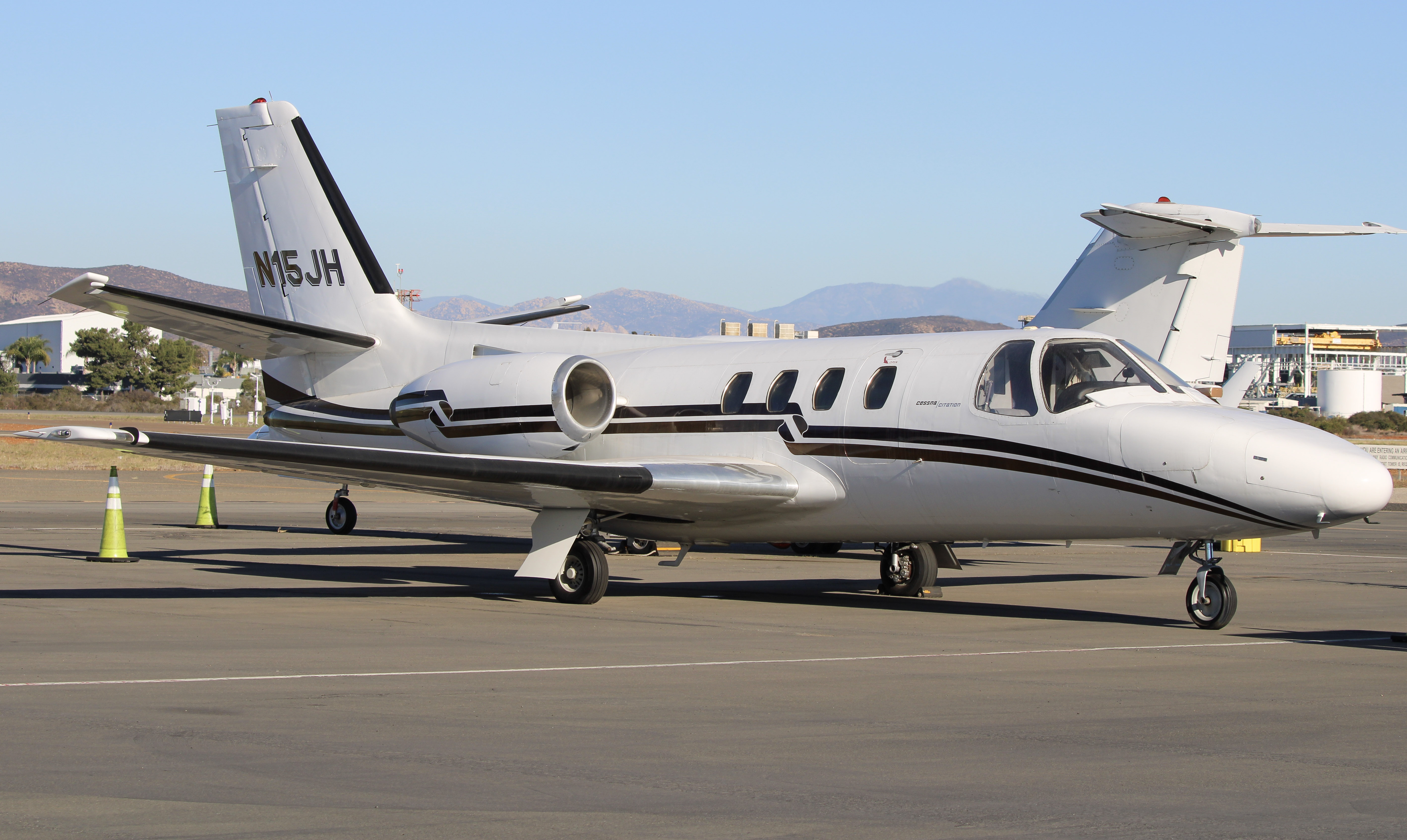 Full size: Apogee Finance Cessna Citation 500 N15JH at Montgomery-Gibbs Executive Airport