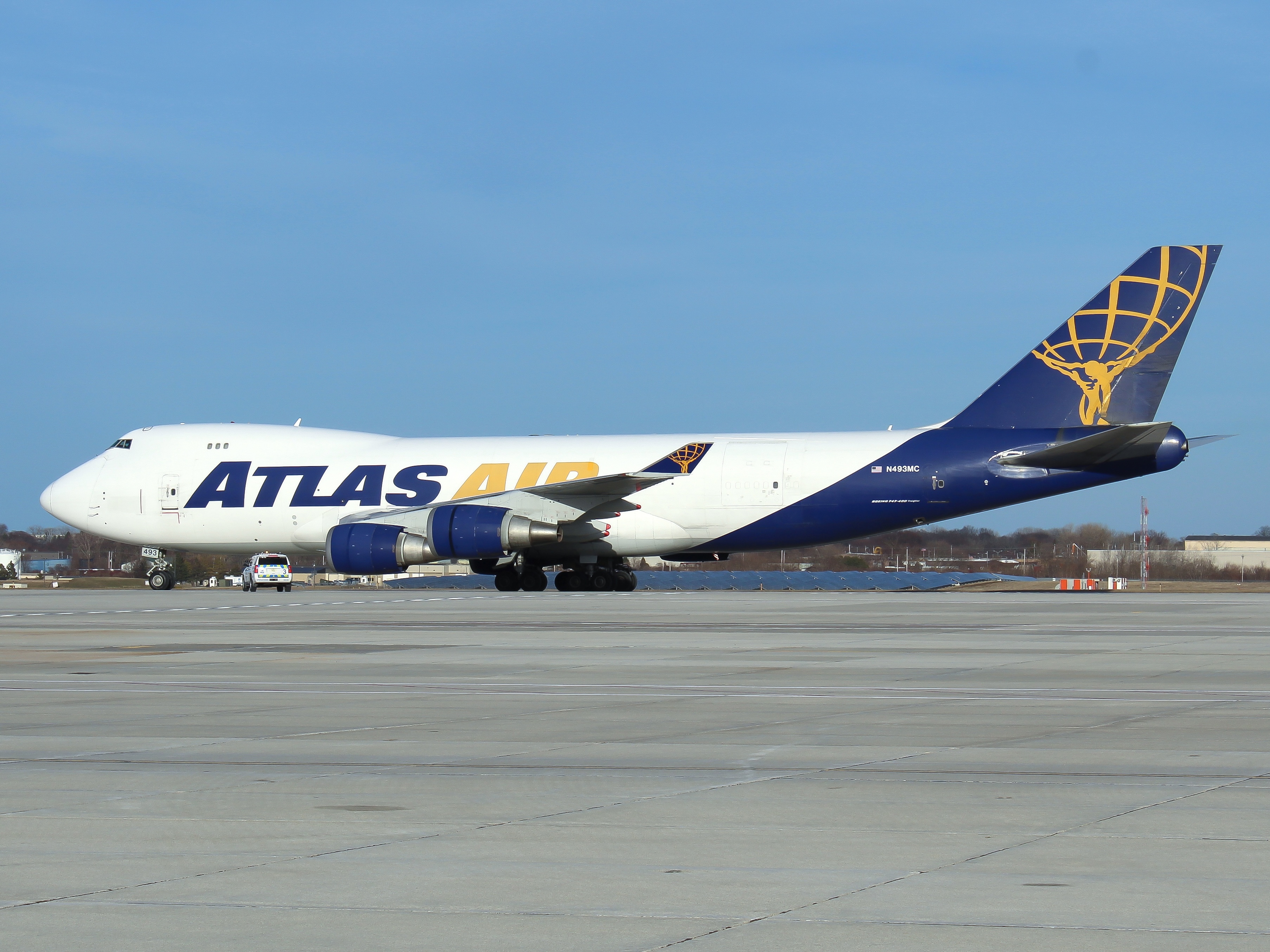 Full size: Atlas Air Boeing 747-400F N493MC at General Mitchell International Airport