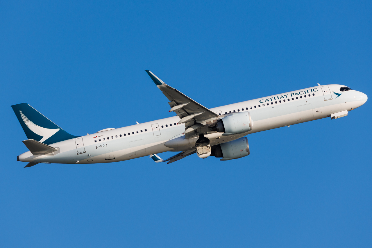 Full size: Cathay Pacific Airbus A321NEO B-HPJ at Hong Kong International Airport
