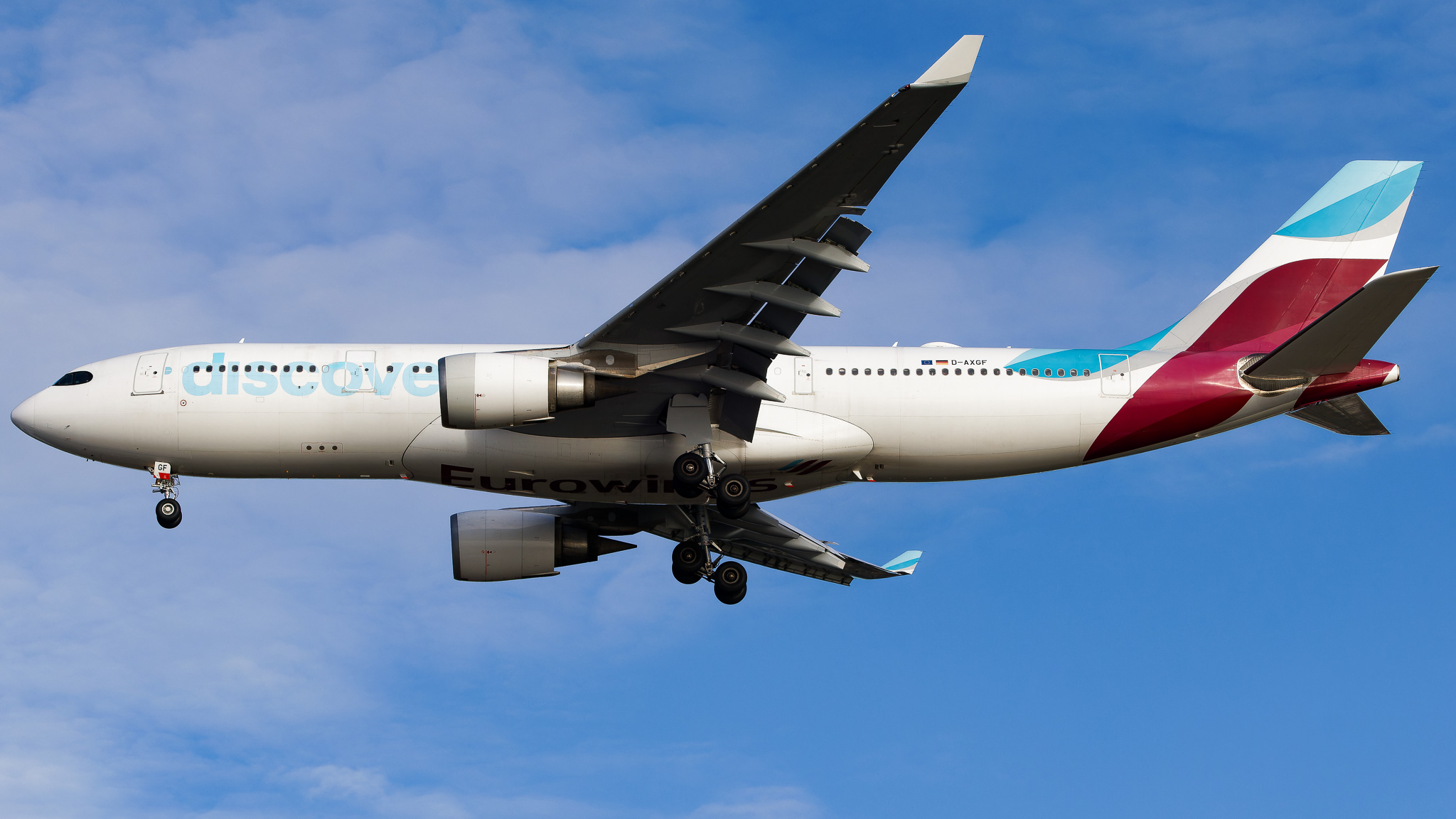 Full size: Discover Airlines Airbus A330-200 D-AXGF at Tampa International Airport