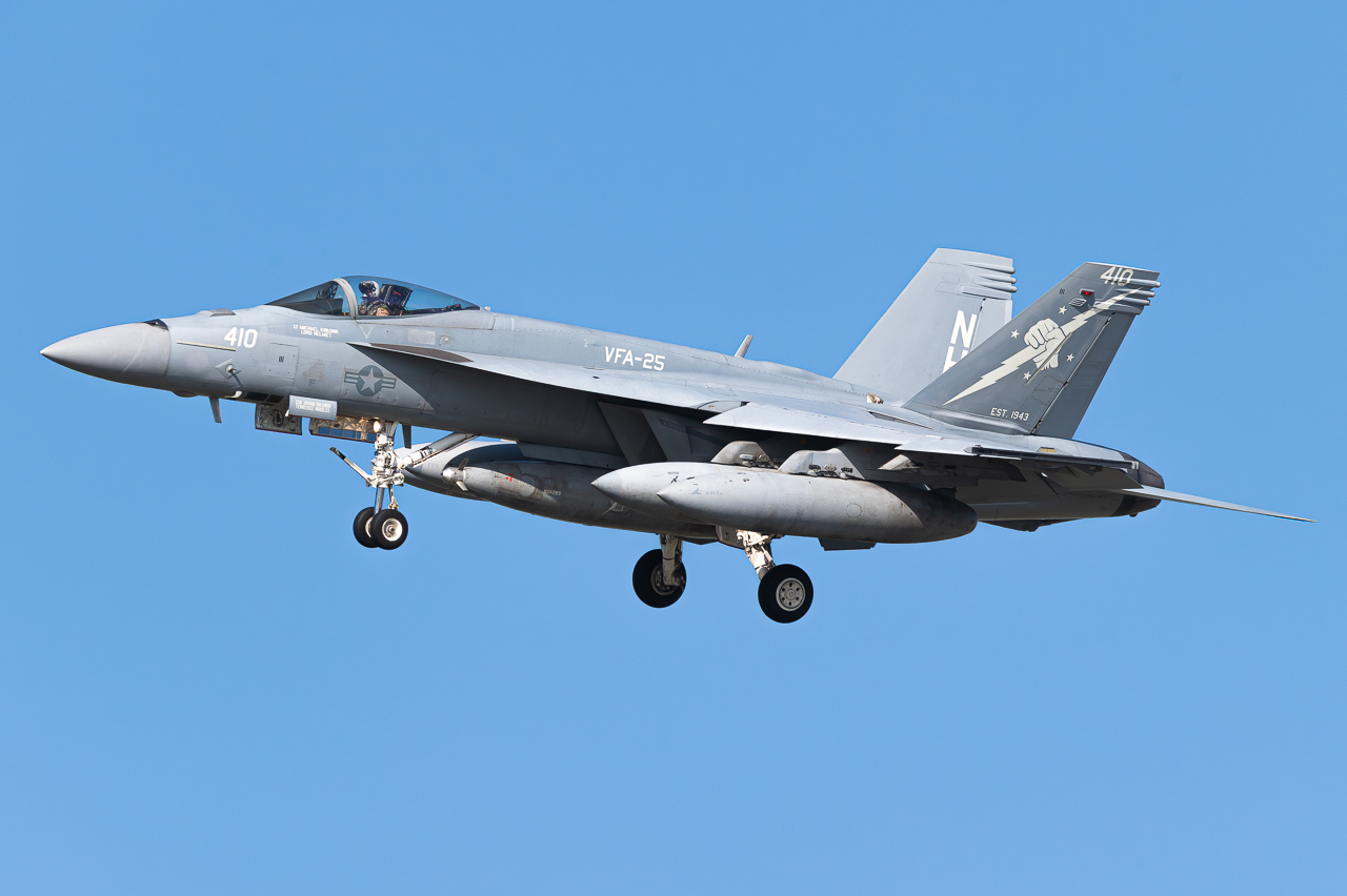 Full size: USN - United States Navy Boeing F/A-18E/F Super Hornet 169969 at North Island NAS