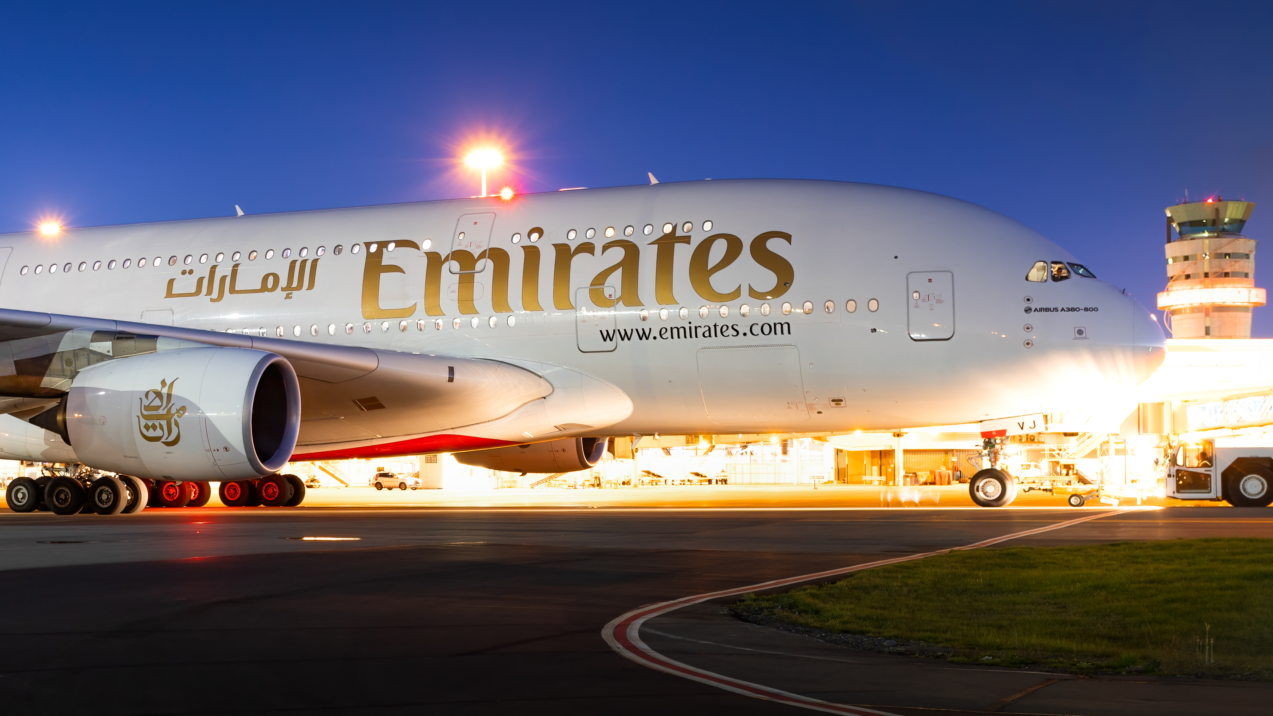 Full size: Emirates Airbus A380-800 A6-EVJ at Christchurch International Airport