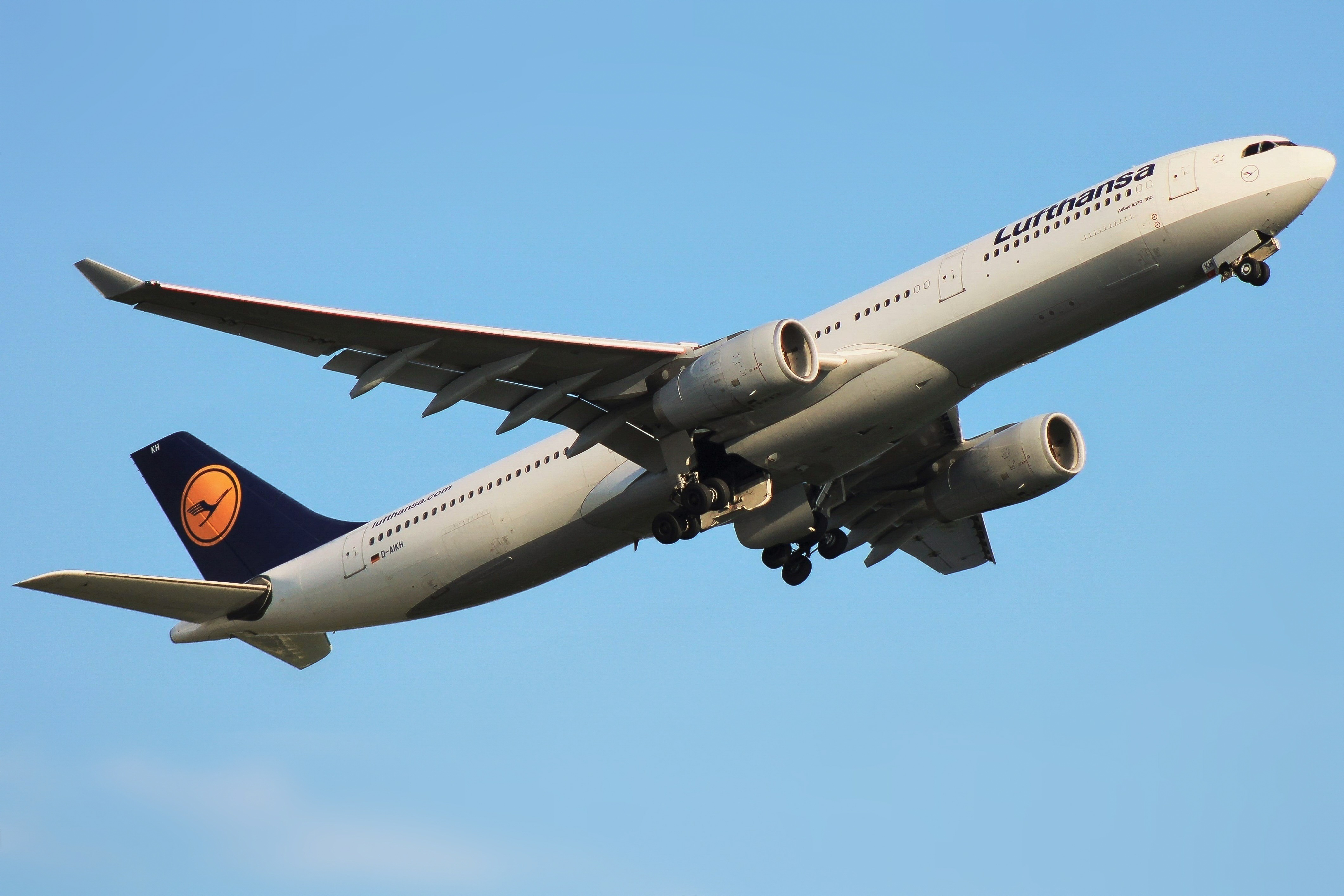 Full size: Lufthansa Airbus A330-300 D-AIKH at Philadelphia International Airport