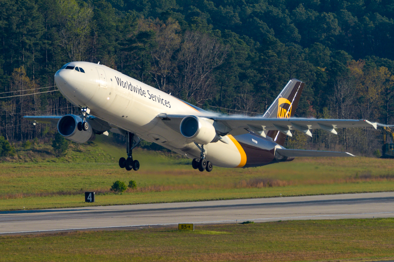 Full size: United Parcel Service Airbus A300-600F N131UP at Raleigh-Durham International Airport