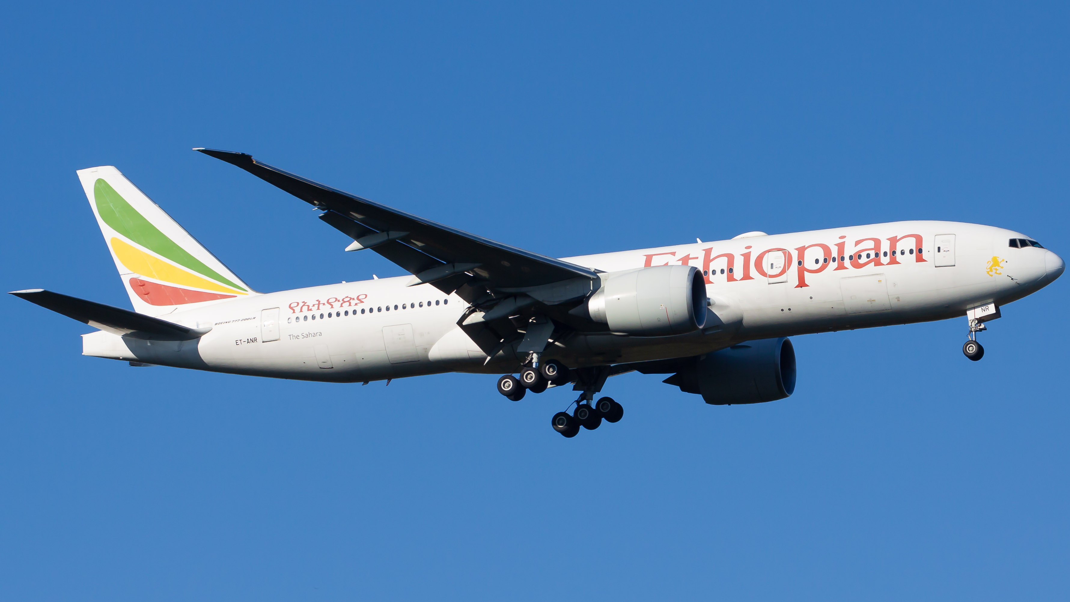 Full size: Ethiopian Airlines Boeing 777-200LR ET-ANR at Washington Dulles International Airport