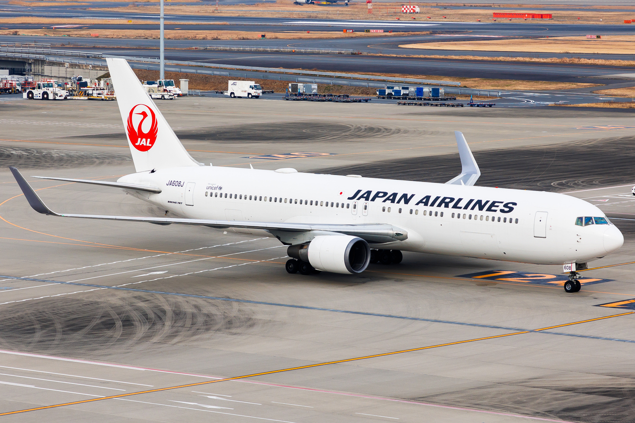 Full size: japan airlines Boeing 767-300ER JA608J at Tokyo-Haneda Airport