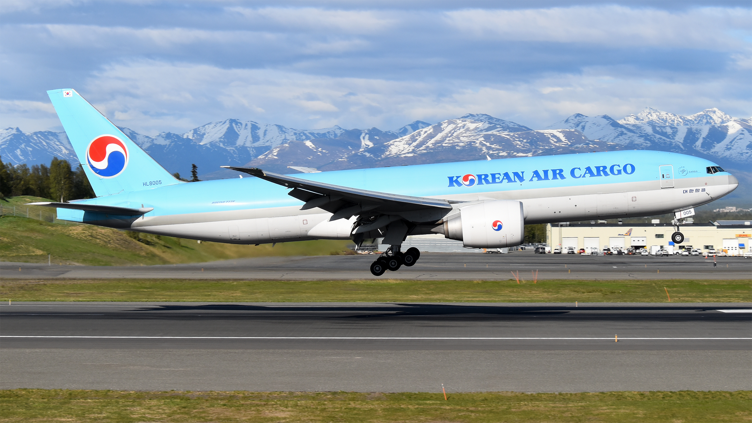 Full size: korean air cargo Boeing 777-F HL8005 at Anchorage Ted Stevens International Airport
