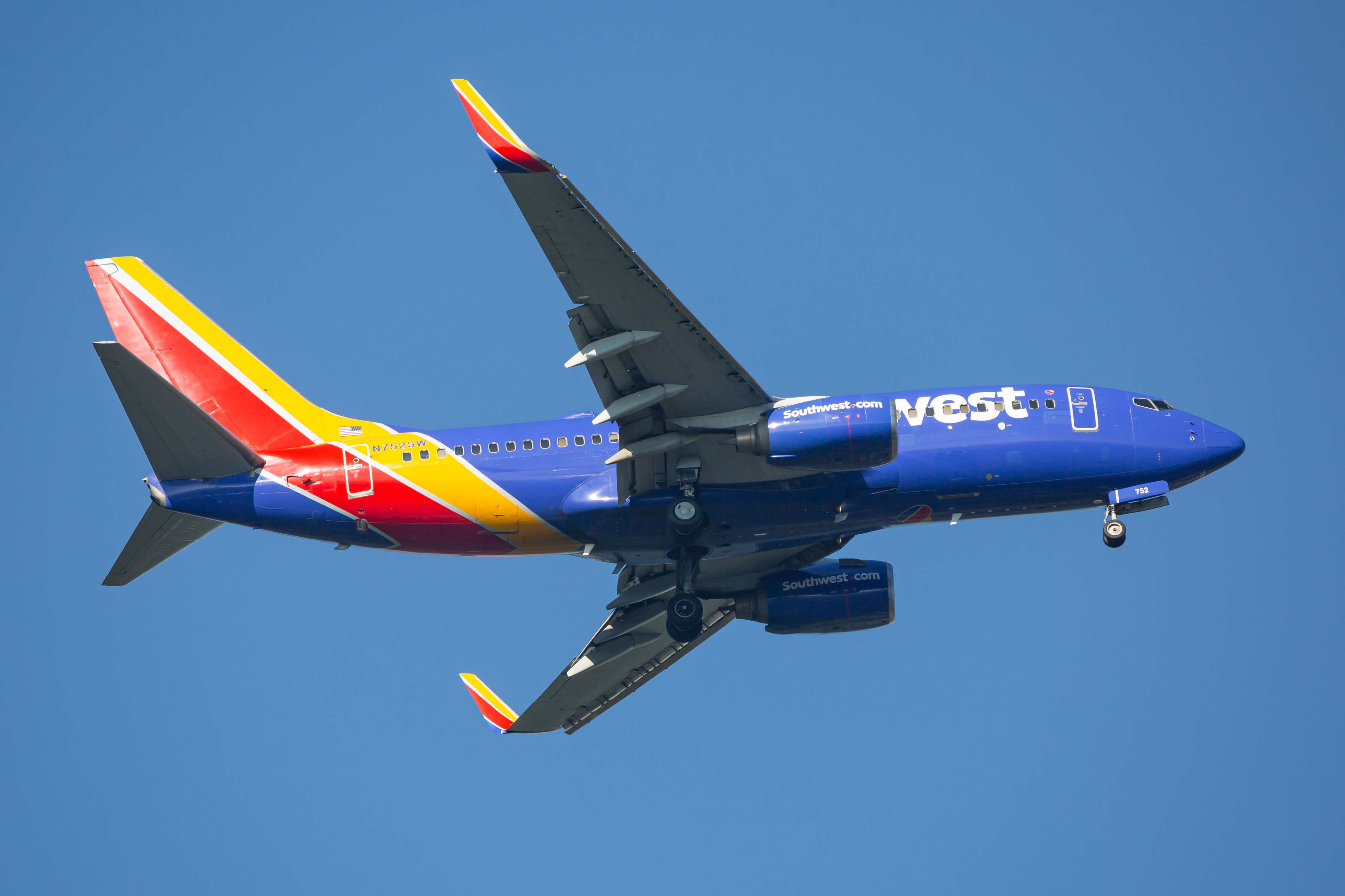 Full size: Southwest Airlines Boeing 737-700 N752SW at Baltimore/Washington International Thurgood Marshall Airport
