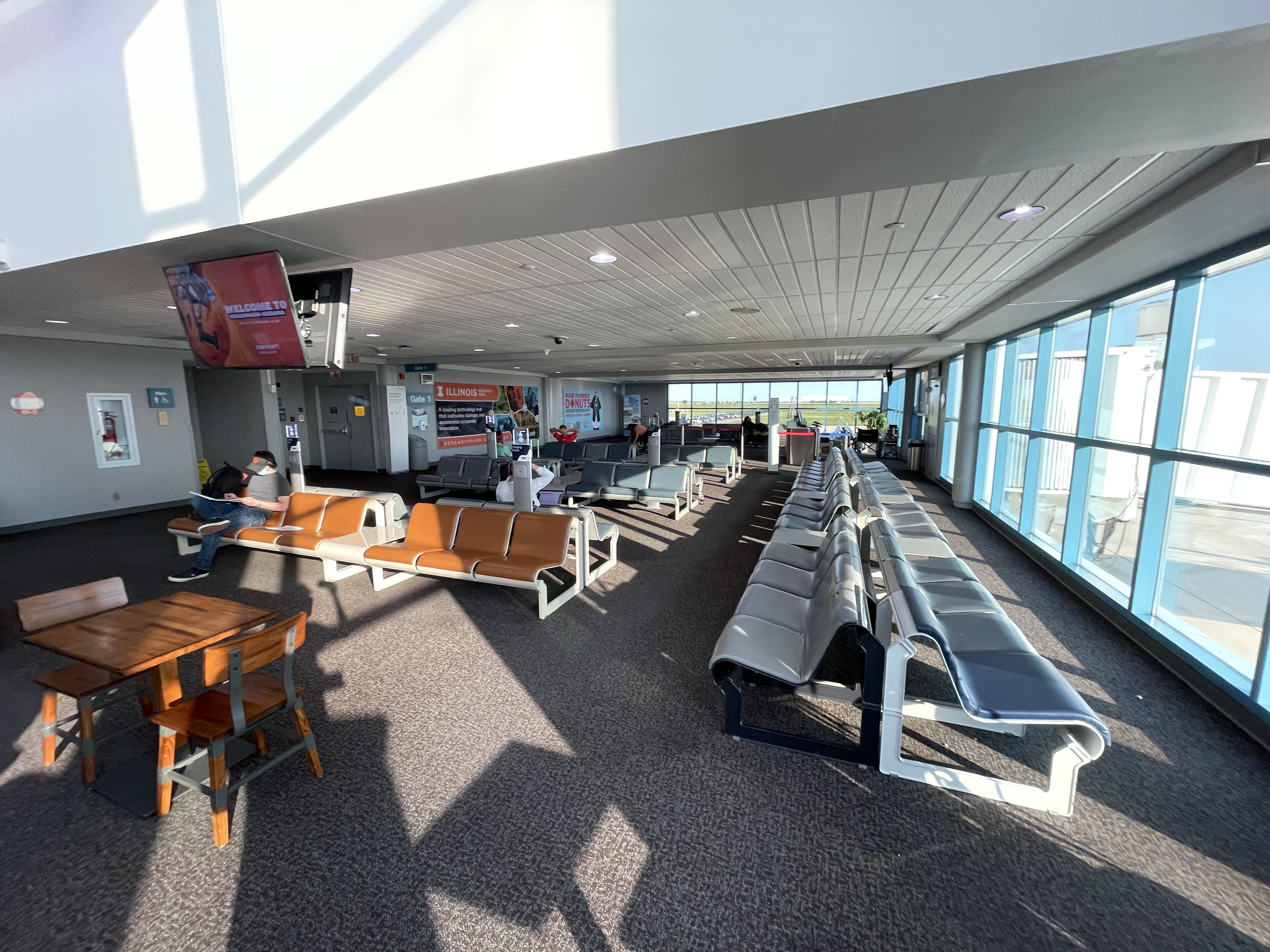 Full size: Airport Photo KCMI at University of Illinois-Willard Airport