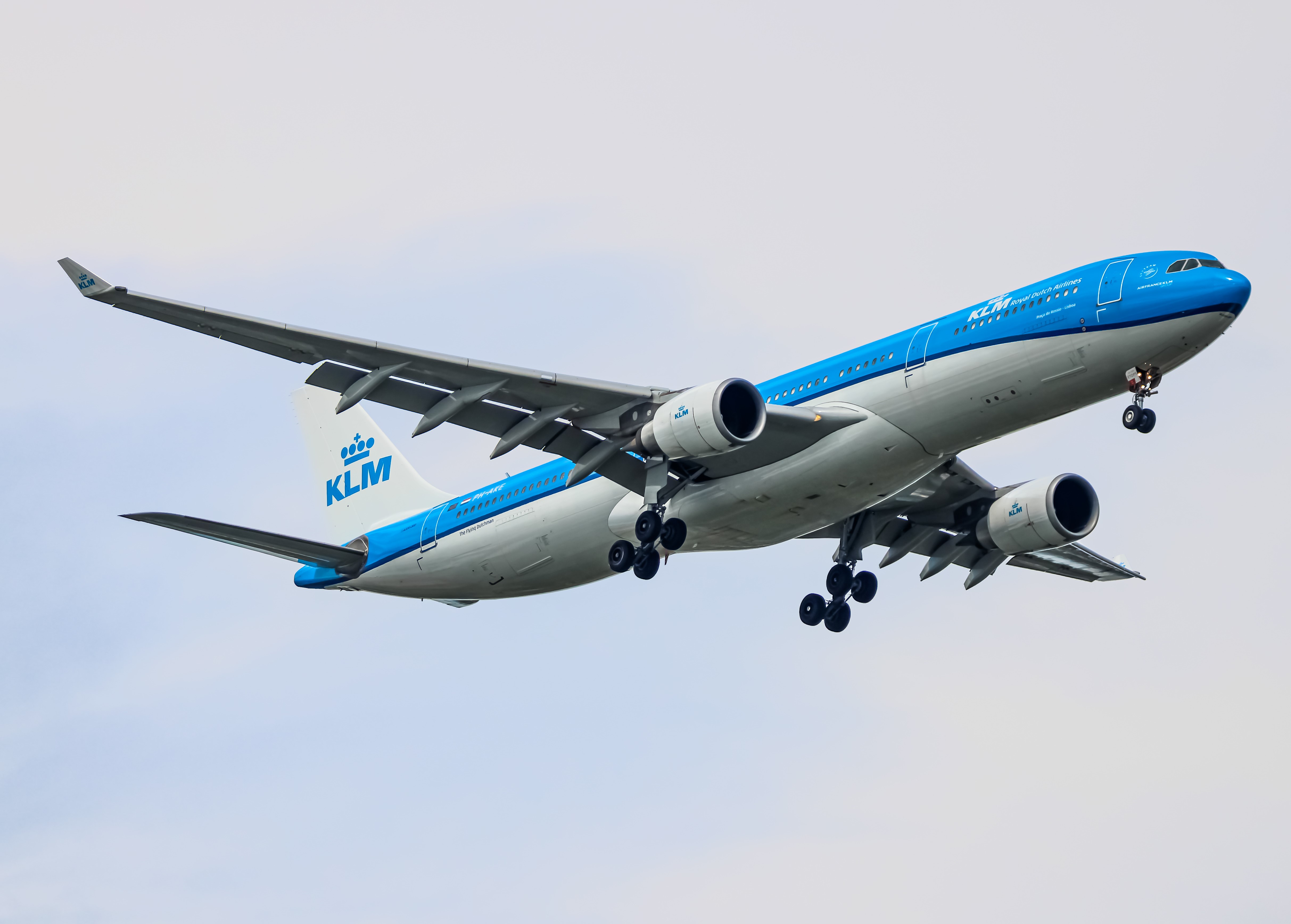 Full size: KLM Airbus A330-300 PH-AKE at Washington Dulles International Airport
