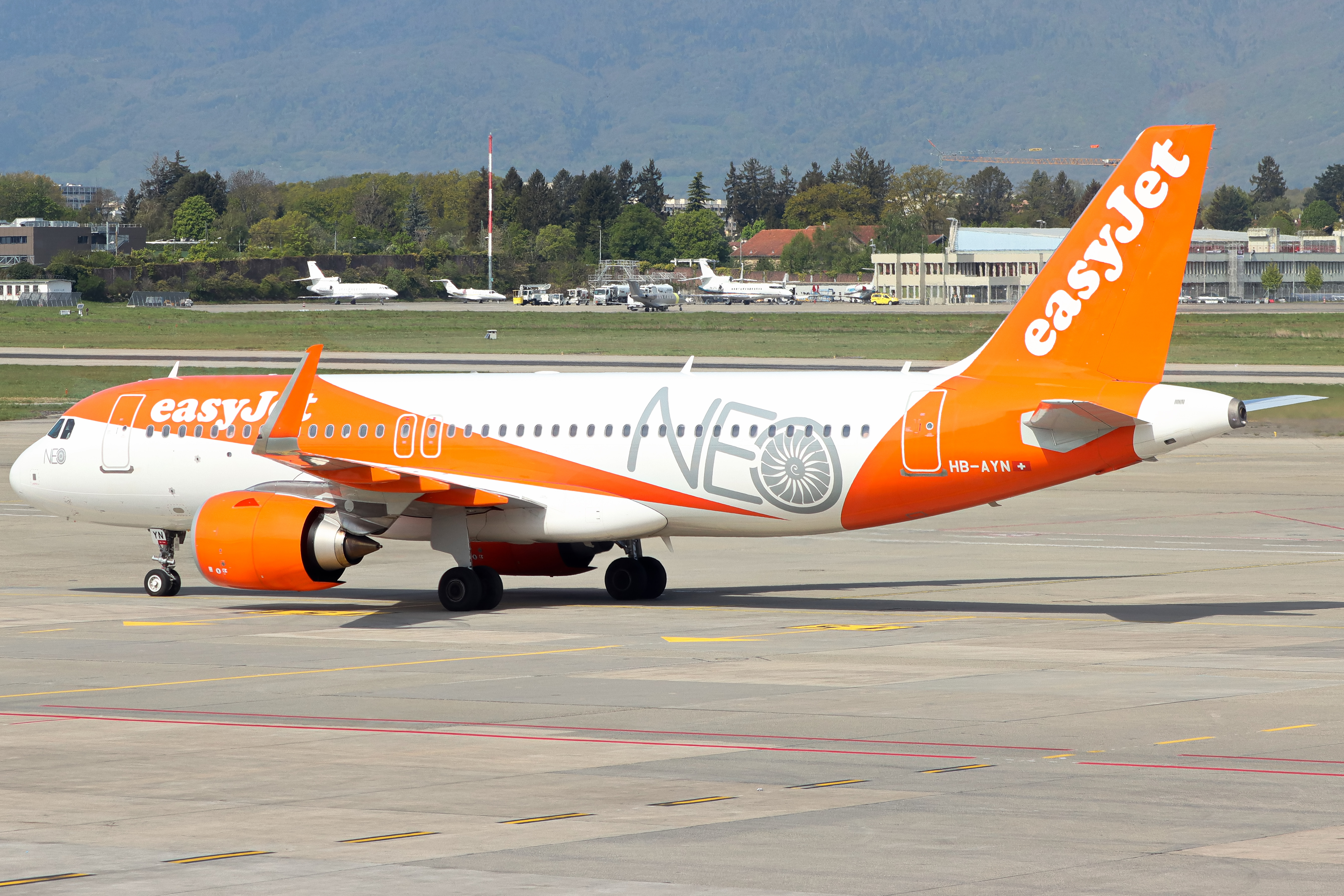 Full size: EasyJet Airbus A320NEO HB-AYN at Geneve Aeroport
