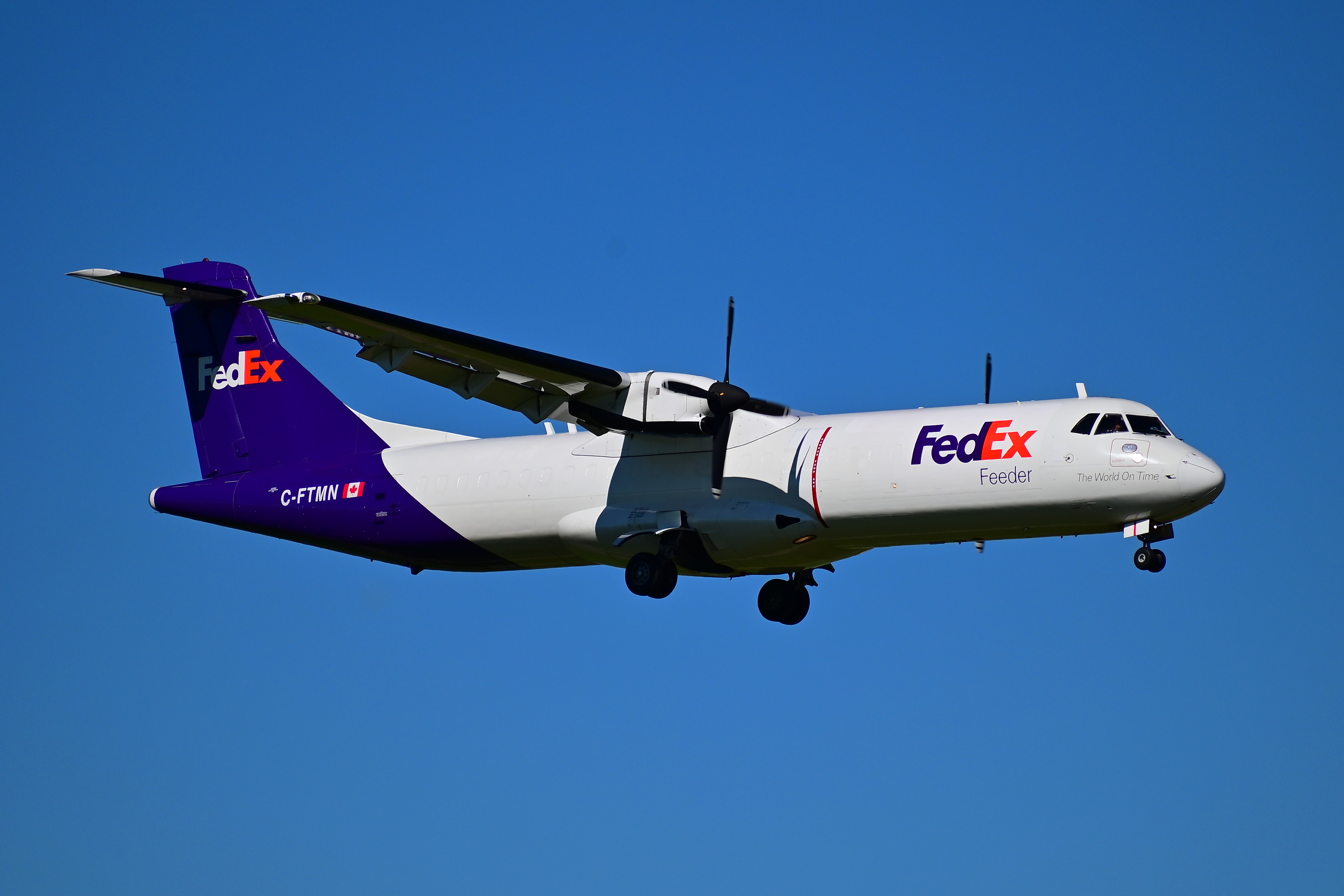 Full size: Fedex  ATR 72-200 C-FTMN at Calgary International Airport