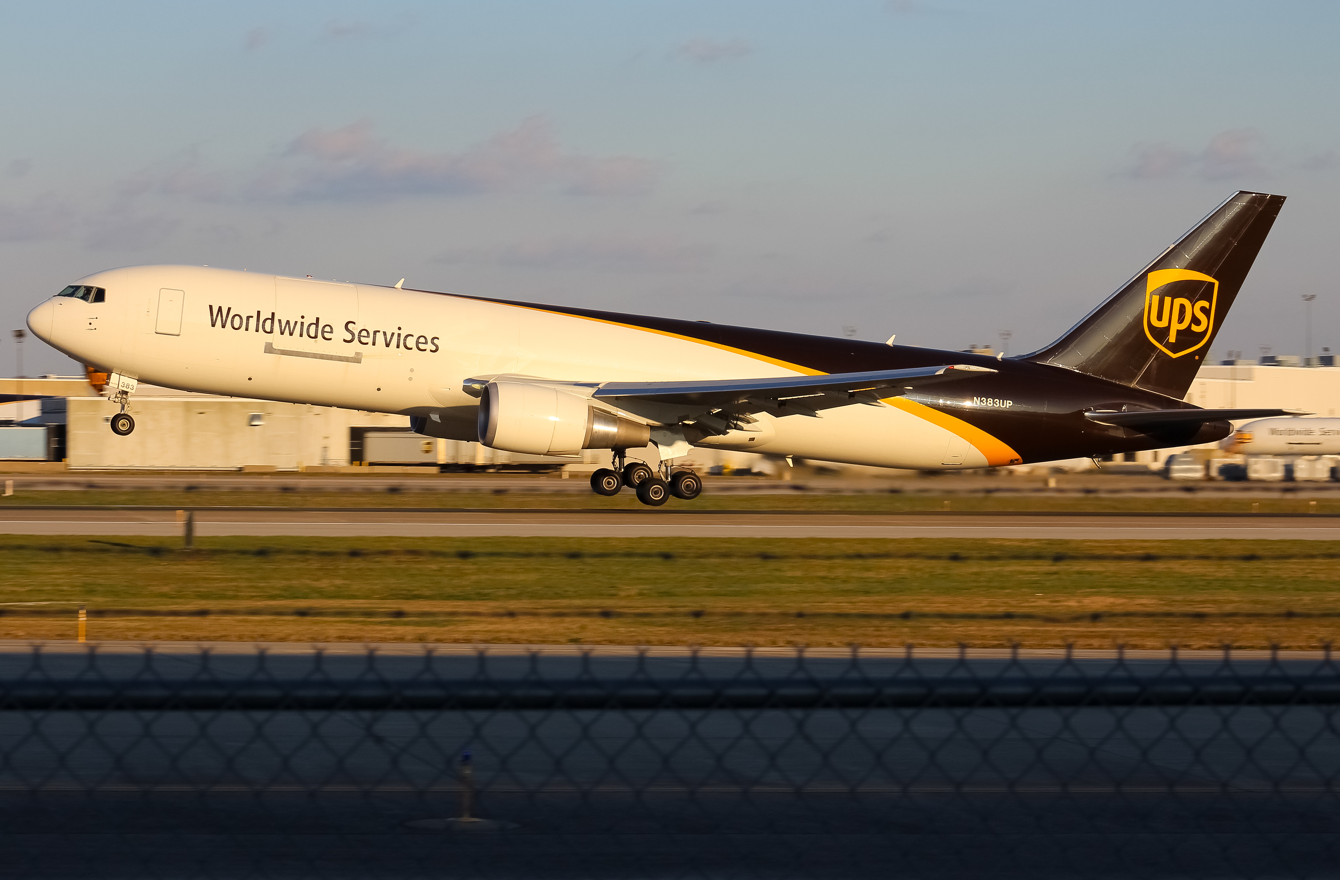 Full size: United Parcel Service Boeing 767-300F N383UP at Louisville Muhammad Ali International Airport