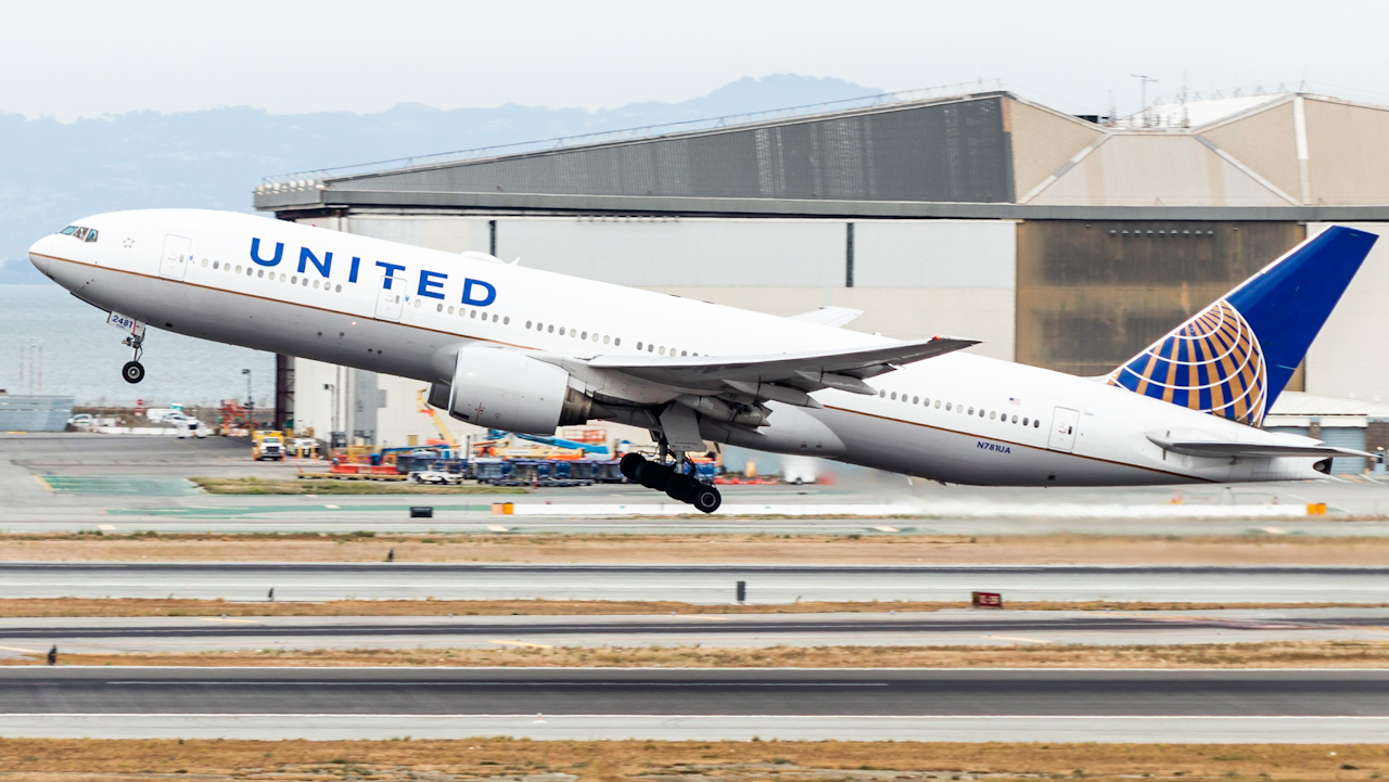 Full size: United Airlines Boeing 777-200 N781UA at San Francisco International Airport
