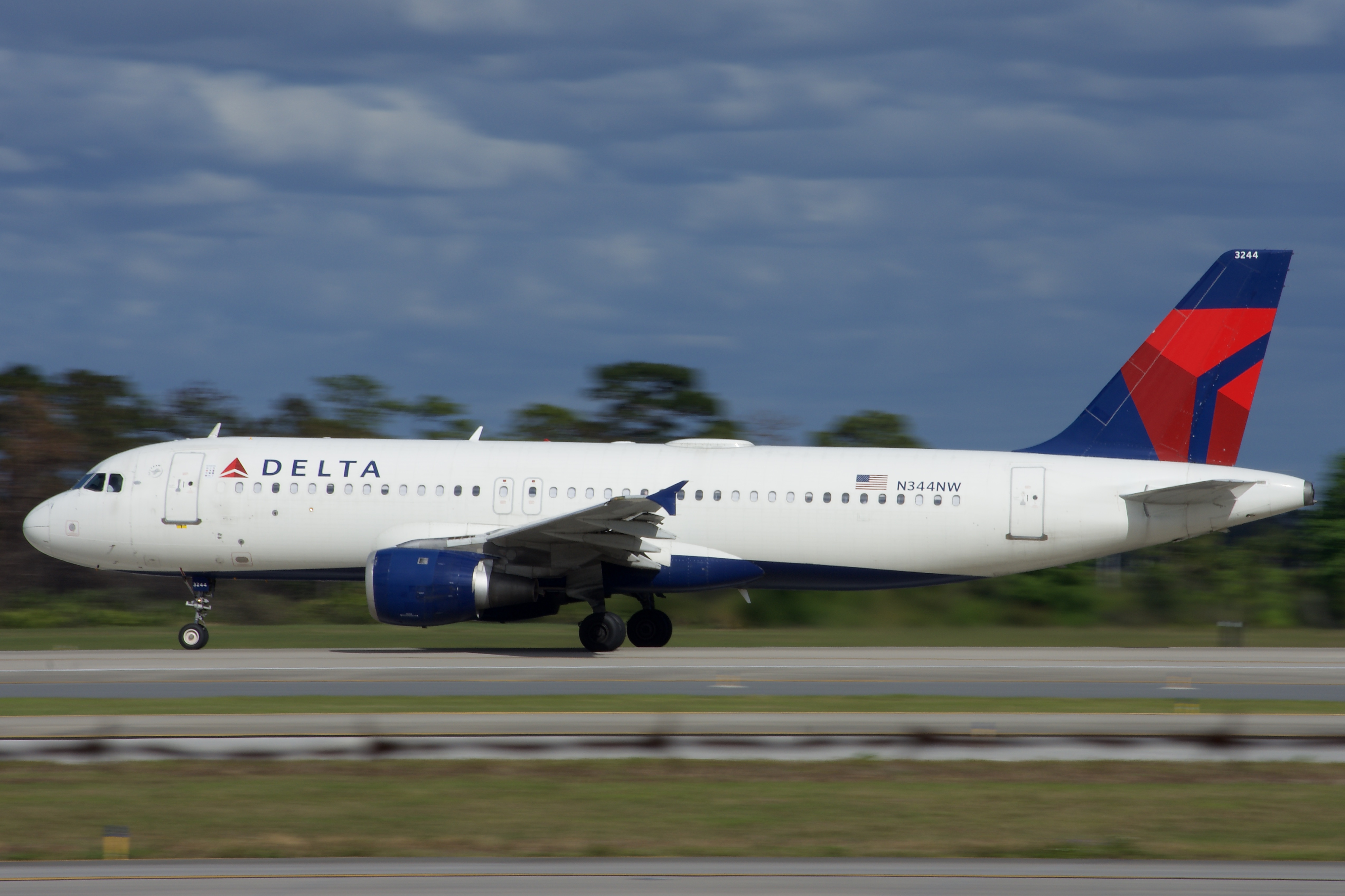 Full size: Delta Airlines Airbus A320 N344NW at Orlando International Airport