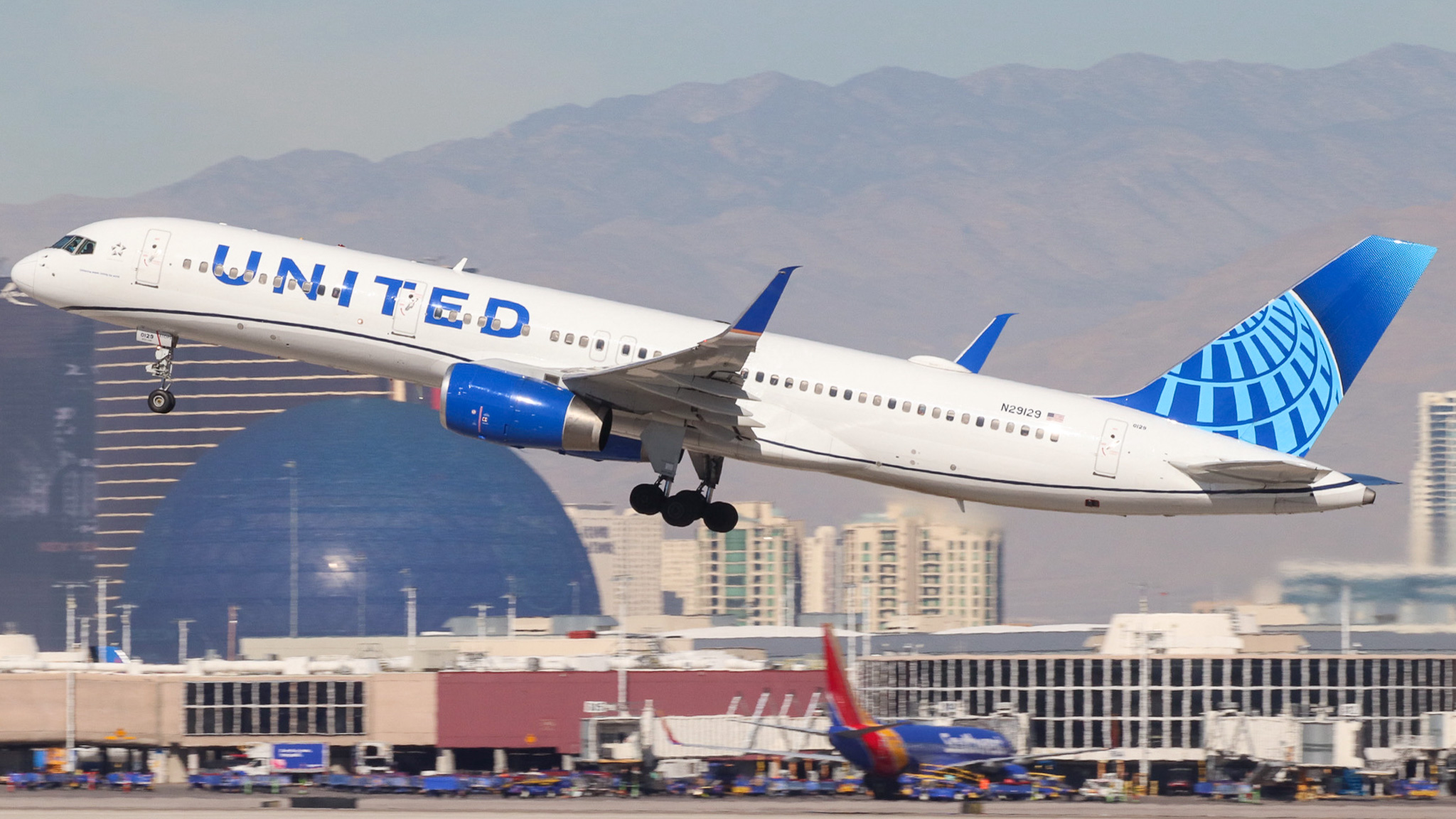 Full size: United Airlines Boeing 757-200 N29129 at Harry Reid International Airport