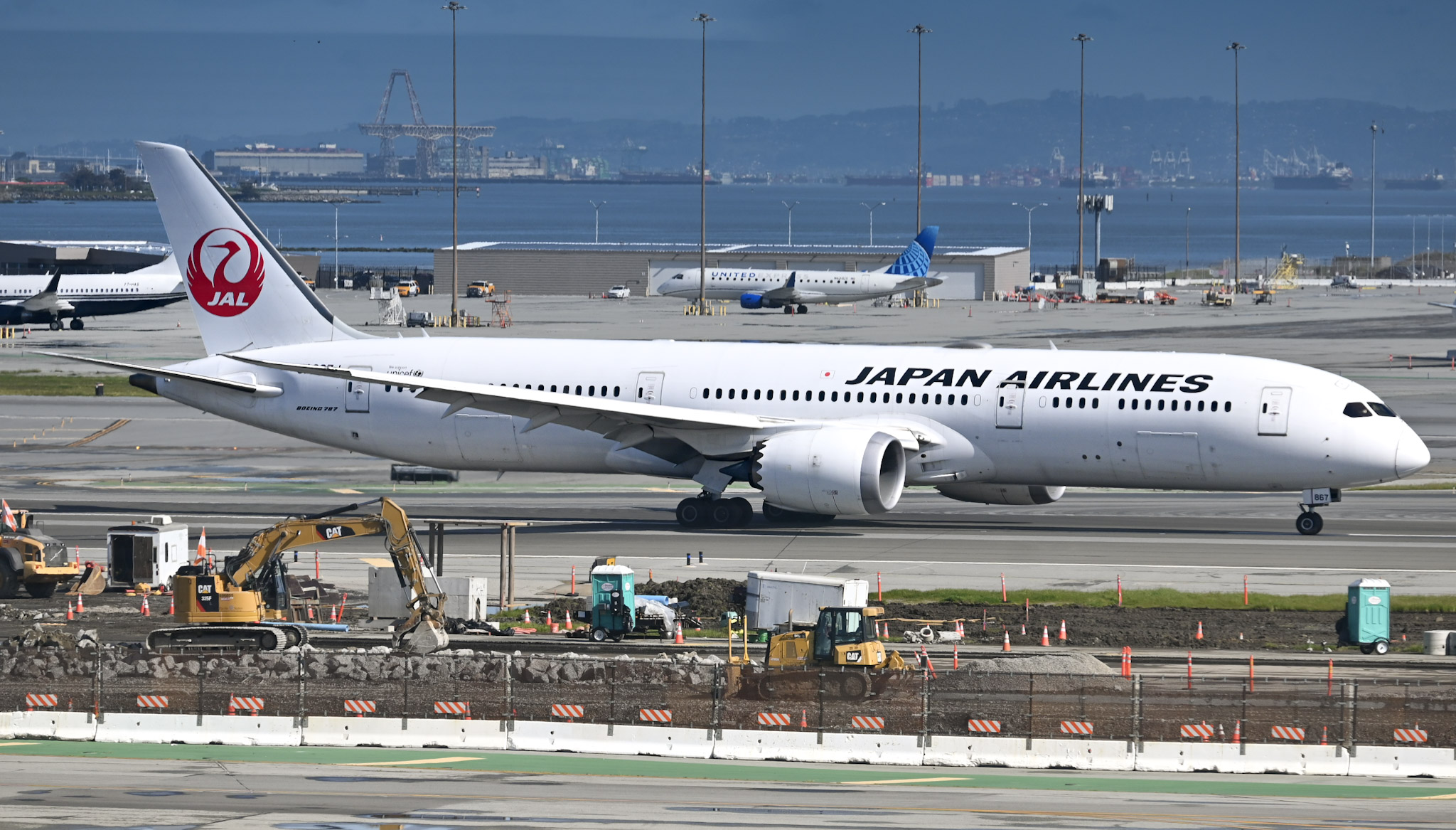 Full size: Japan Airlines Boeing 787-9 JA867J at San Francisco International Airport