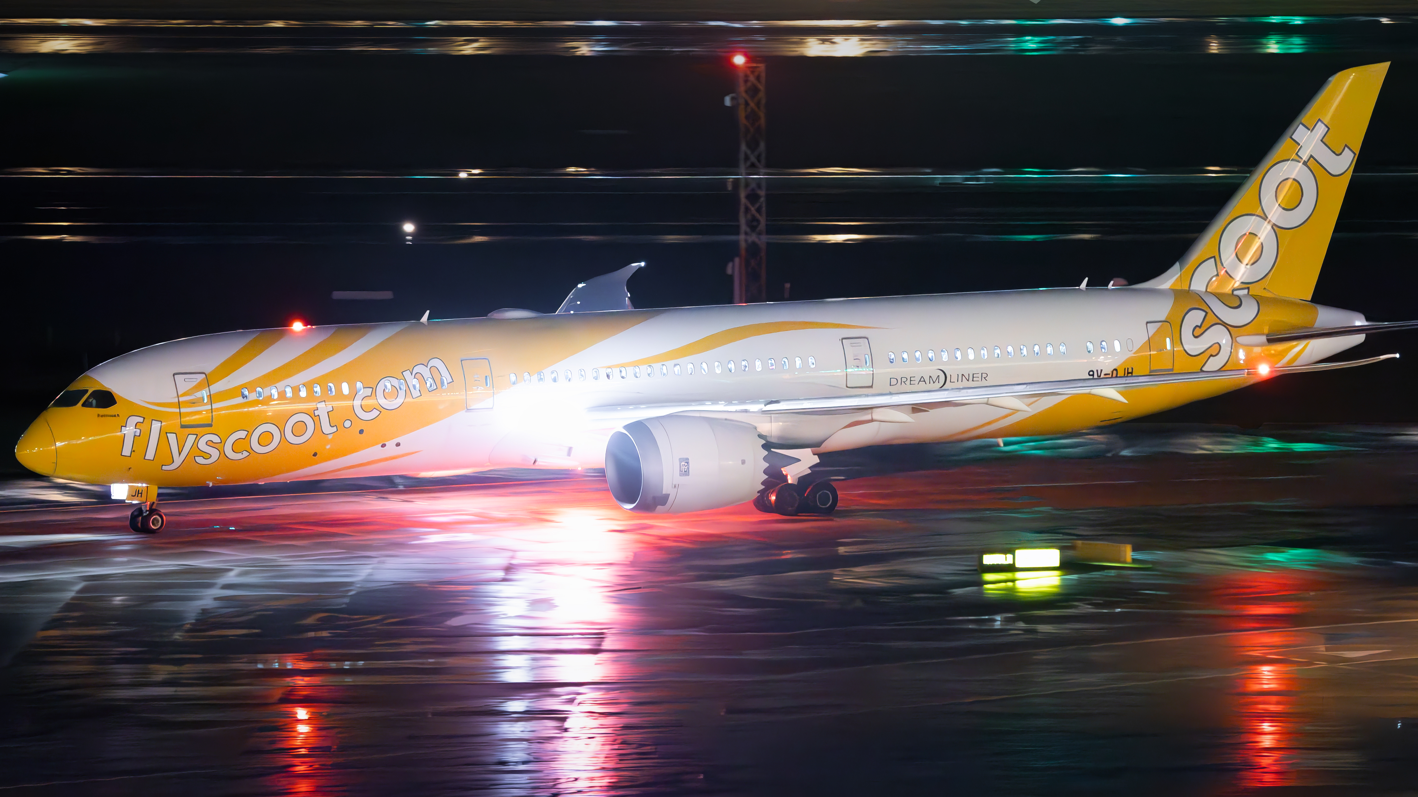 Full size: Scoot Boeing 787-9 9V-OJH at Sydney Kingsford Smith Airport
