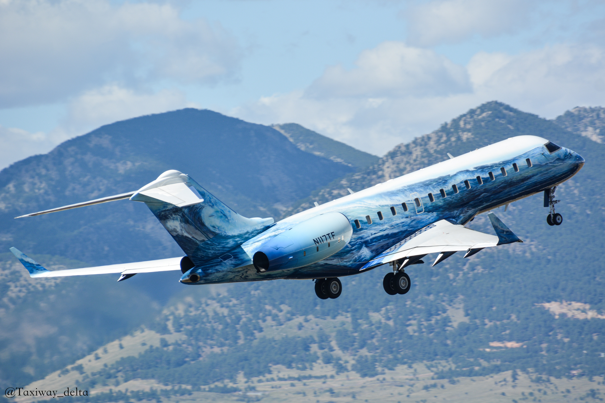 Full size: PRIVATE Bombardier Global 5000 N117TF at Rocky Mountain Metro Airport