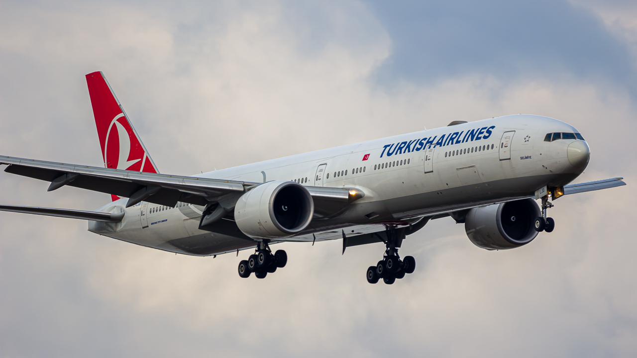 Full size: Turkish Airlines Boeing 777-300ER TC-LJD at Rickenbacker International Airport