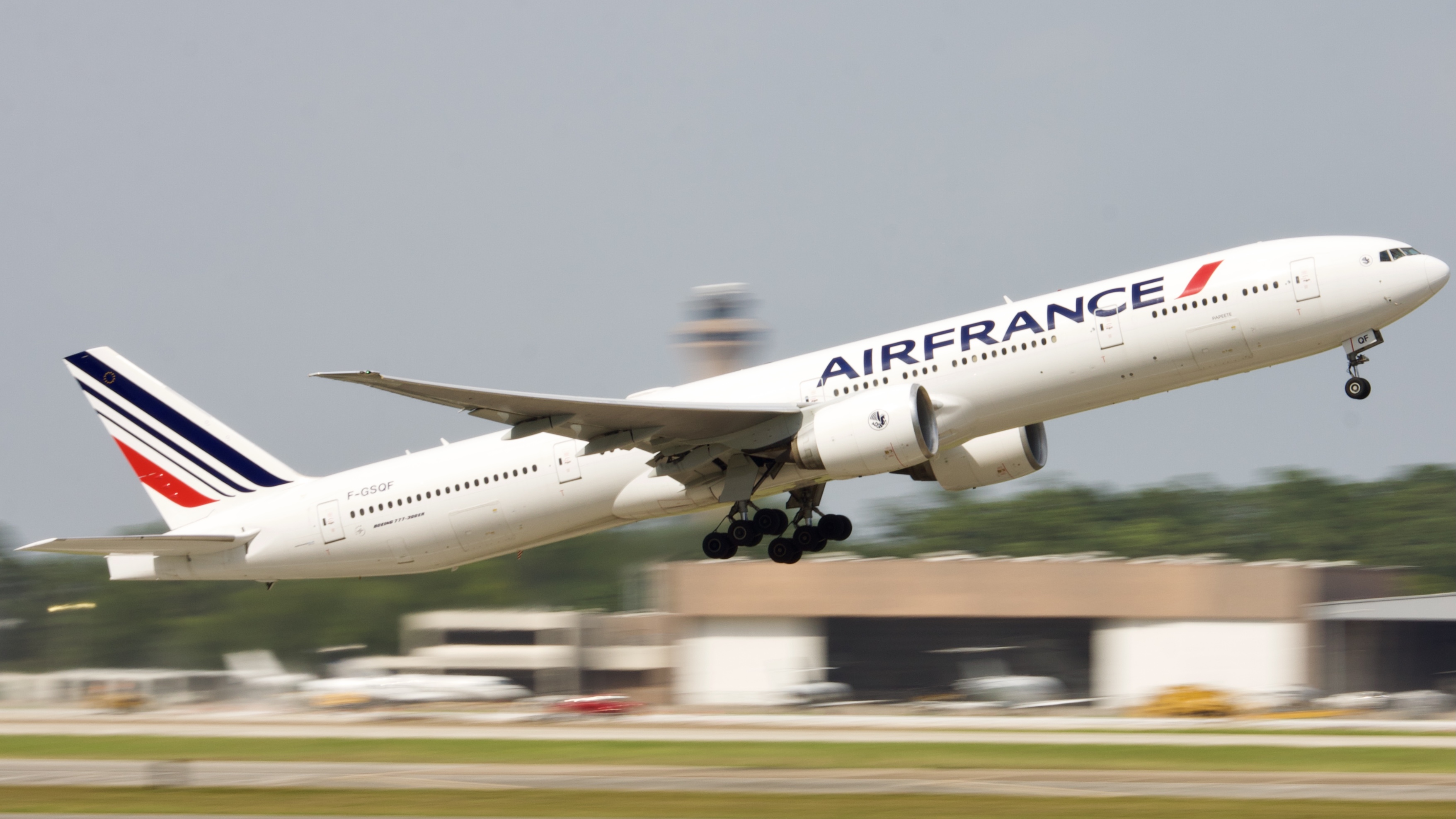 Full size: Air France Boeing 777-300ER F-GSQF at Houston-George Bush Intercontinental Airport