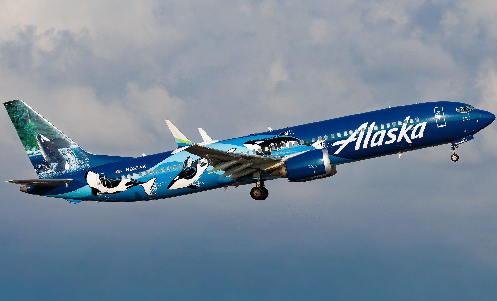 Full size: Alaska Airlines Boeing 737 MAX 9 N932AK at Tampa International Airport