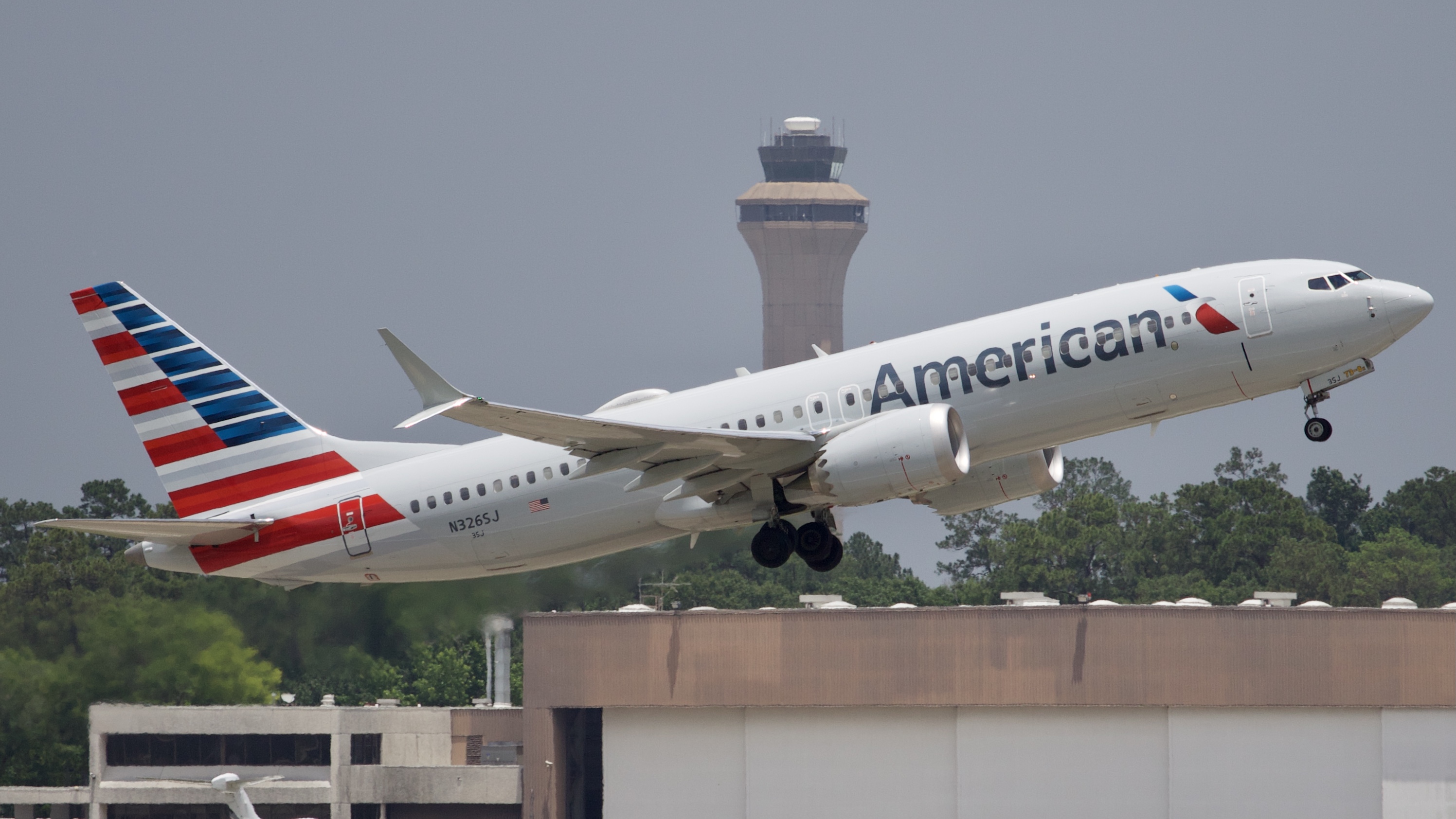 Full size: American Airlines Boeing 737 MAX 8 N326SJ at Houston-George Bush Intercontinental Airport