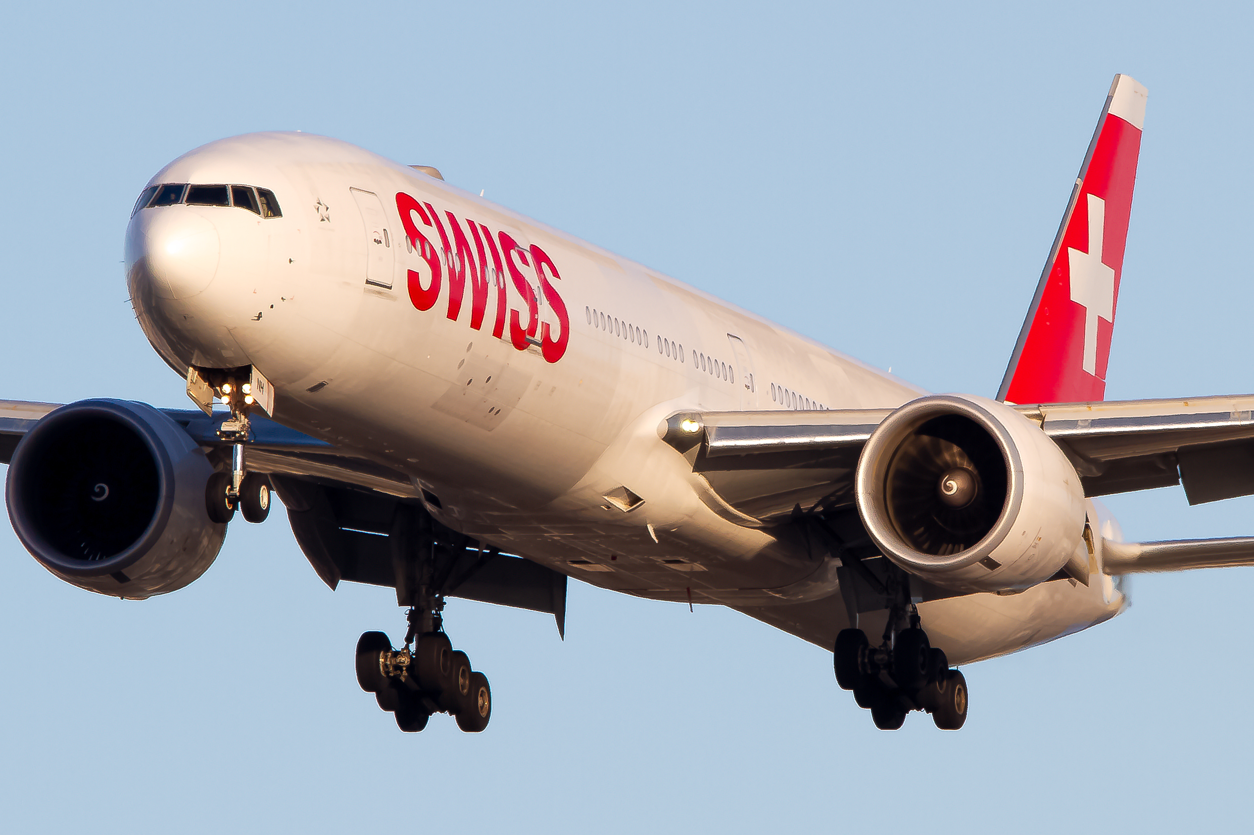 Full size: Swiss  Boeing 777-3DEER HB-JNH at Los Angeles International Airport