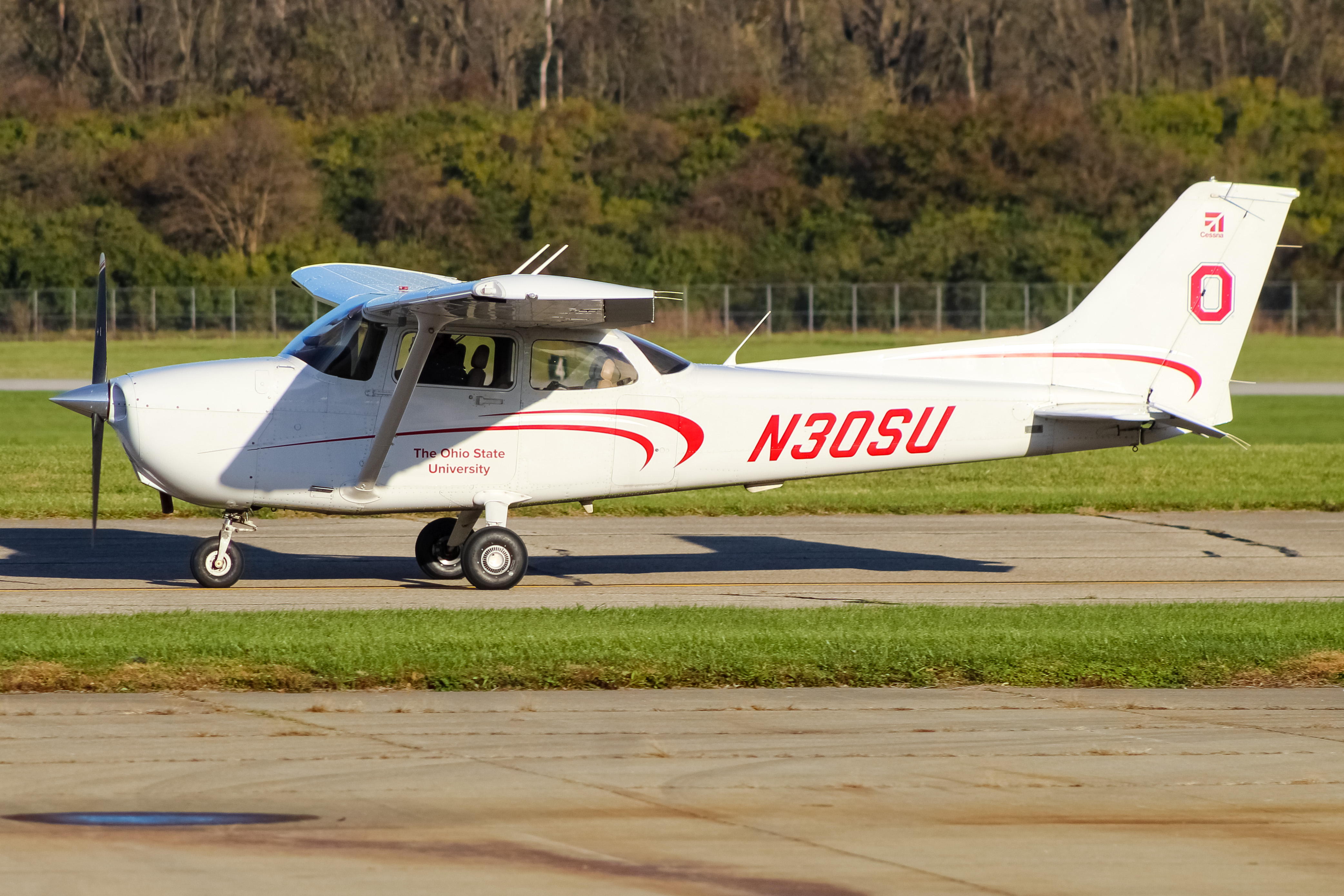 Full size: PRIVATE  Cessna 172 N30SU at Cincinnati Municipal Airport/Lunken Field