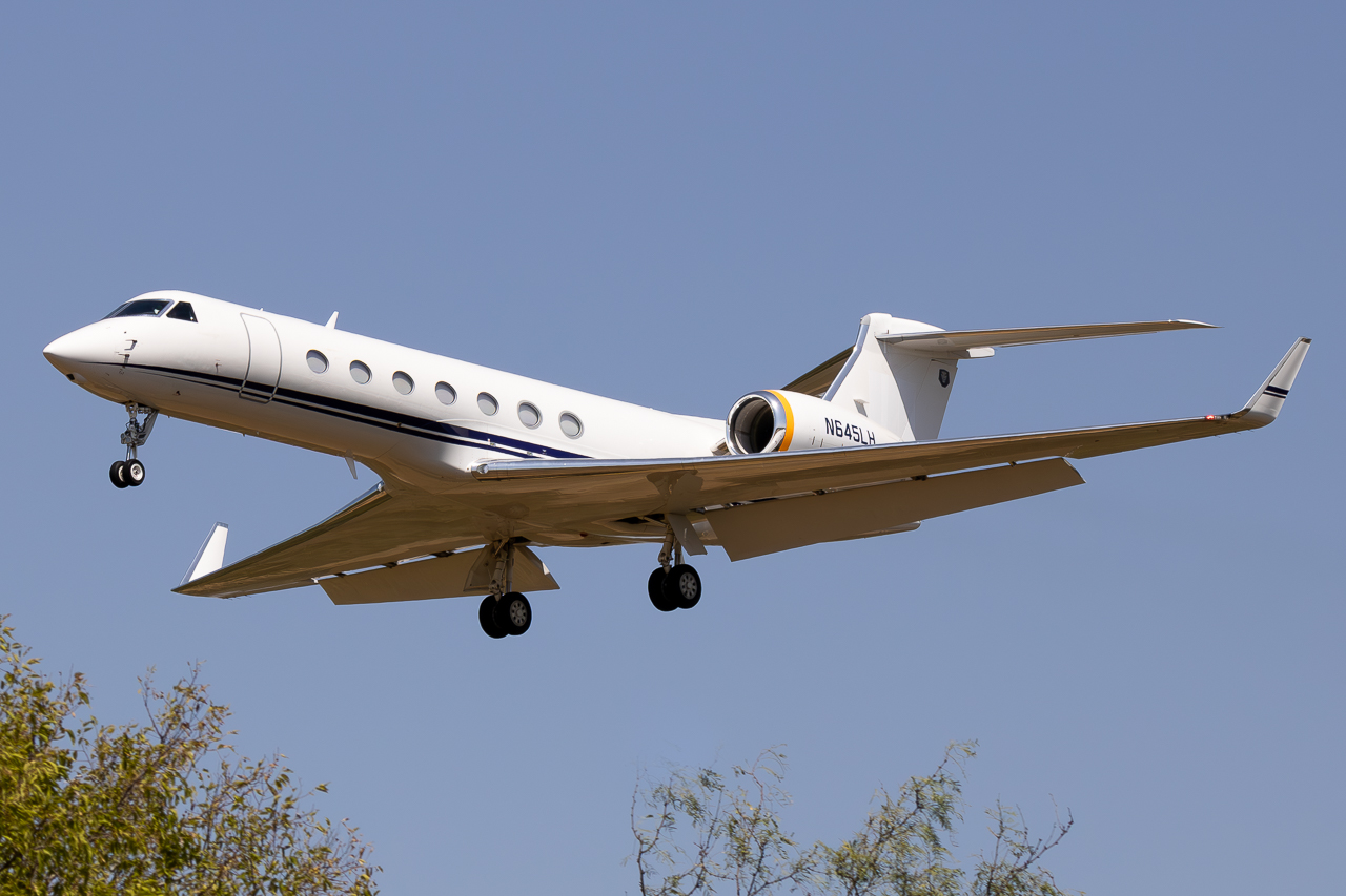 Full size: L3Harris Gulfstream G550 N645LH at Waco Texas State Technical College Airport